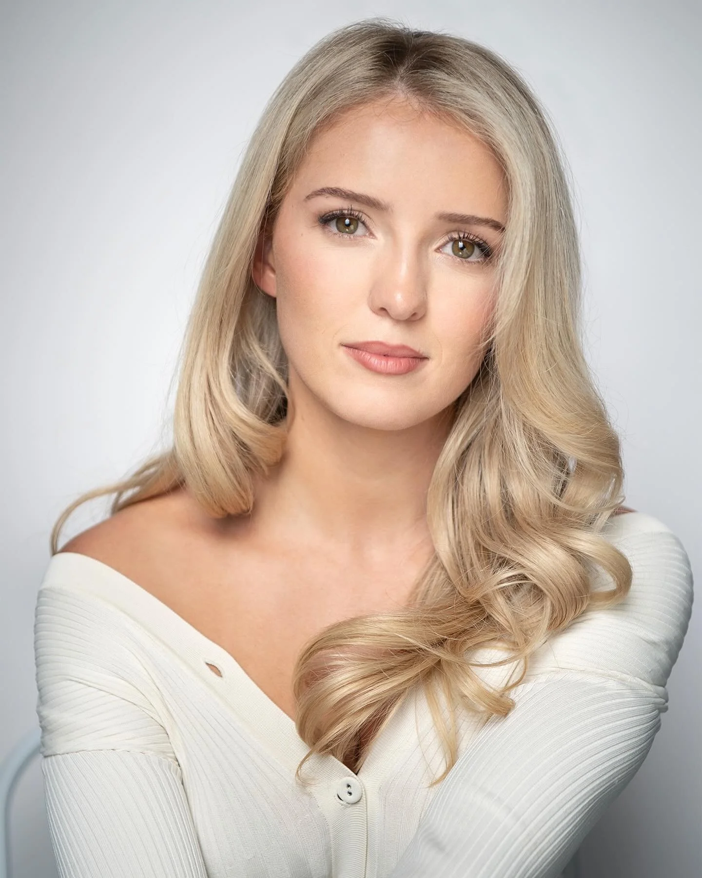 One of the best parts of what I do is reconnecting with clients - catching up on life and hearing their stories. It&rsquo;s always inspiring and I&rsquo;m grateful for these moments. Thanks ⚡️ANNELISE HALL⚡️

#headshotsthatlooklikeyou #actorheadshots