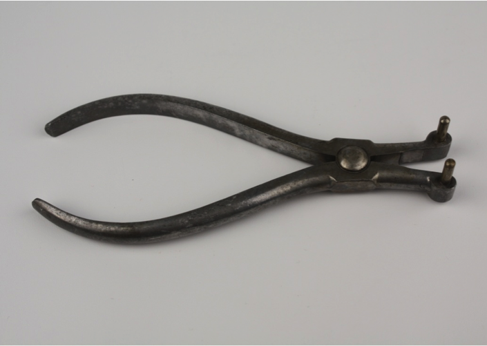 OBS-“Belly-button” Umbilical Cord Clamp Applicator 2.png