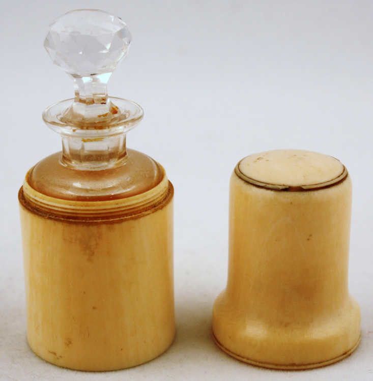 Apoth - Fancy  Vial in  Ivory  Travel Case.png