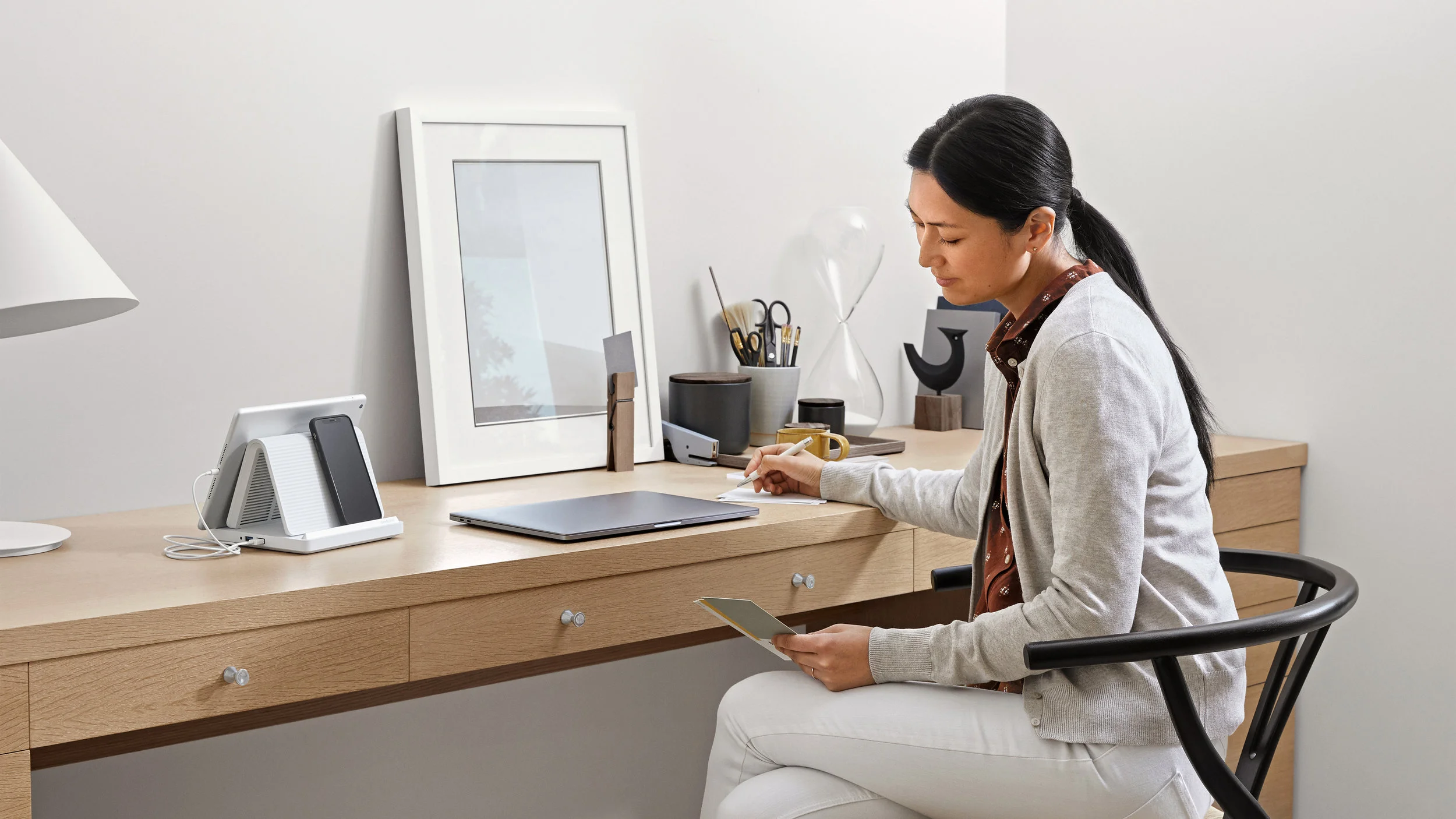 Spansive source charger desktop