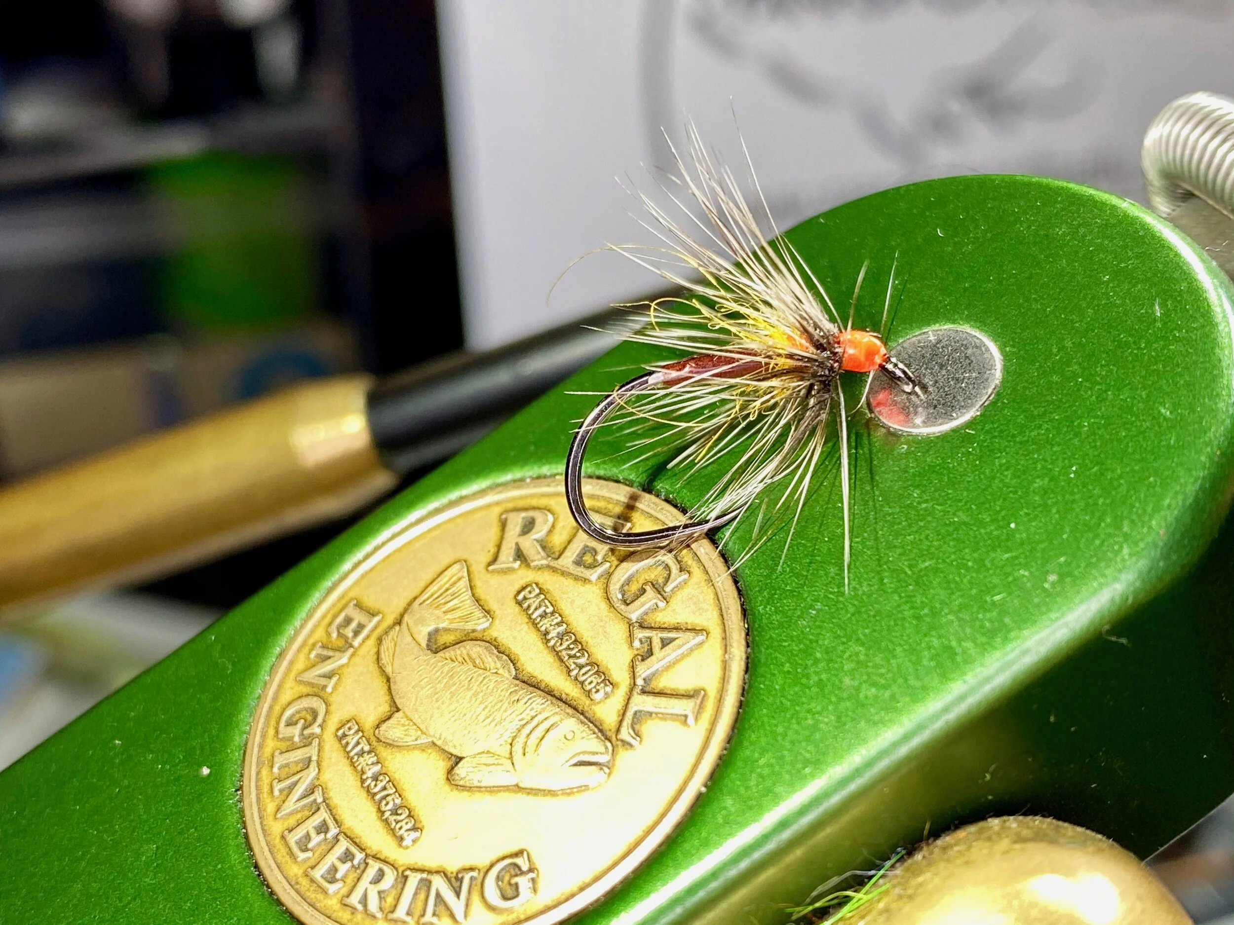 thumbnail image 2 of Olax 30ml Fly Tying UV Resin With 1MW UV Light – Thick, Light & Flexible Formula 2 of 6