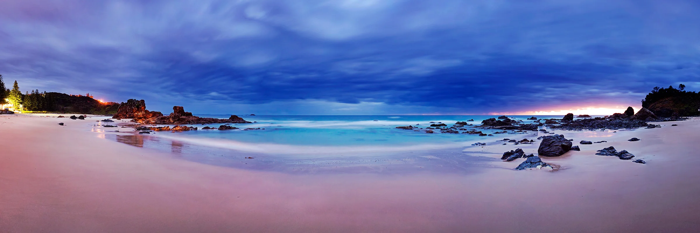 Flynns Beach Panorama.jpg