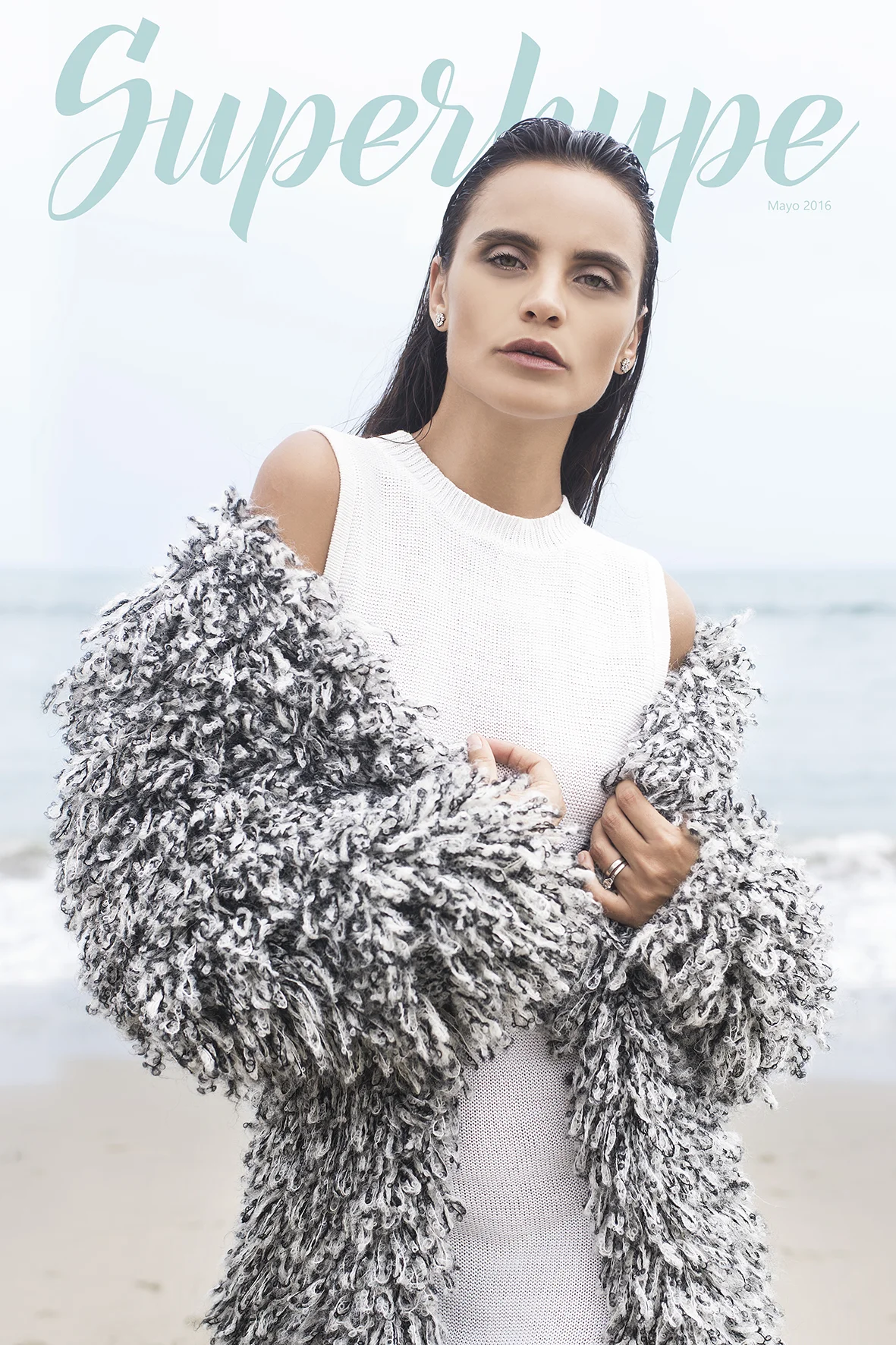 Vestido y overcoat, AYNI