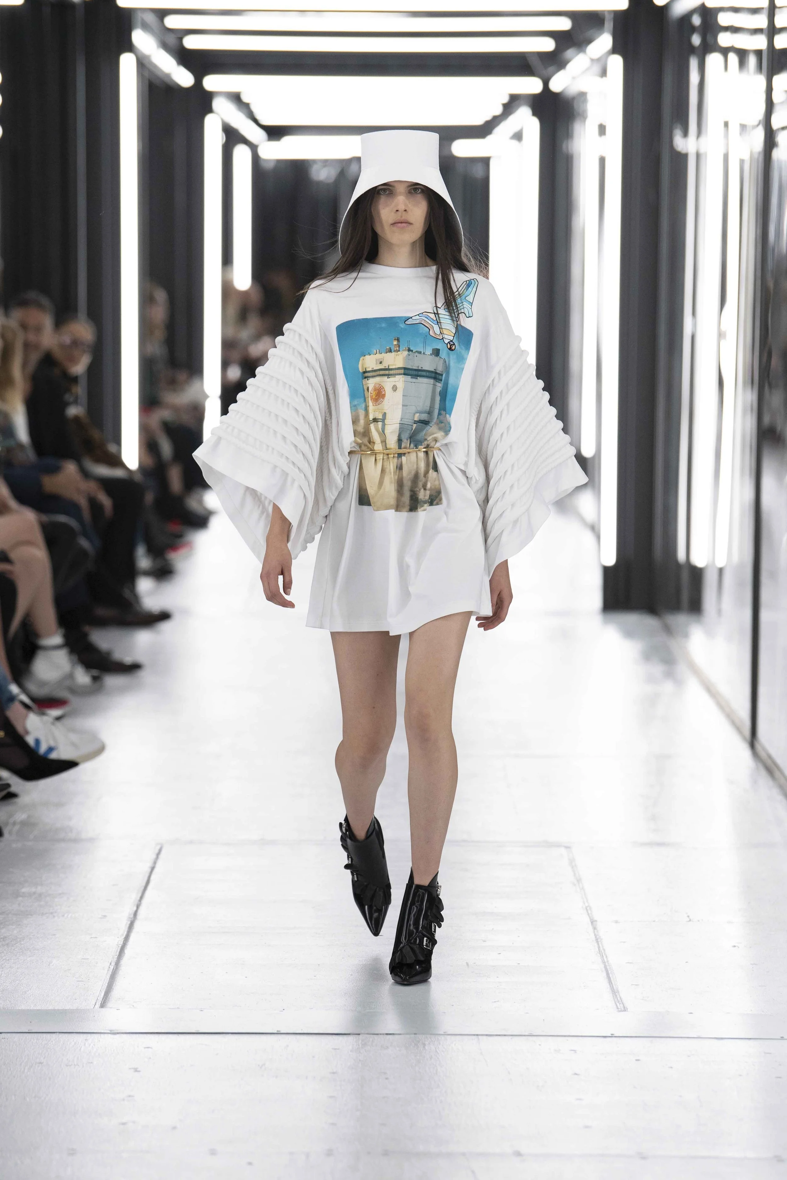 1- Louis_Vuitton_SS19_Look_09.jpg
