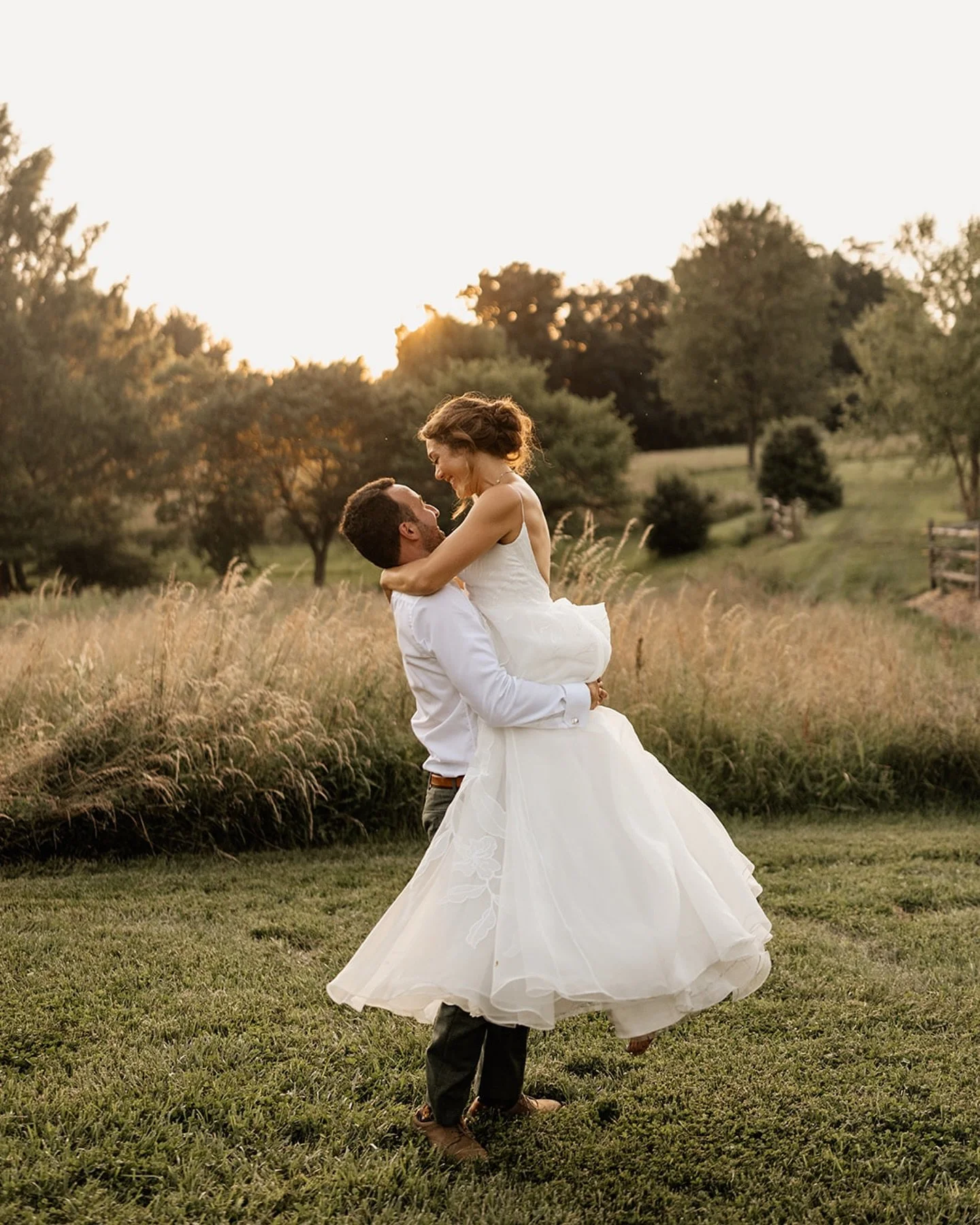 Glen Ellen Farm brought all the summer wedding magic: wildflowers, golden hour glow, and the kind of celebration that makes you wanna kick off your shoes and hit the dance floor. 

The best kind of day with the best kind of people!

Photos by Associa