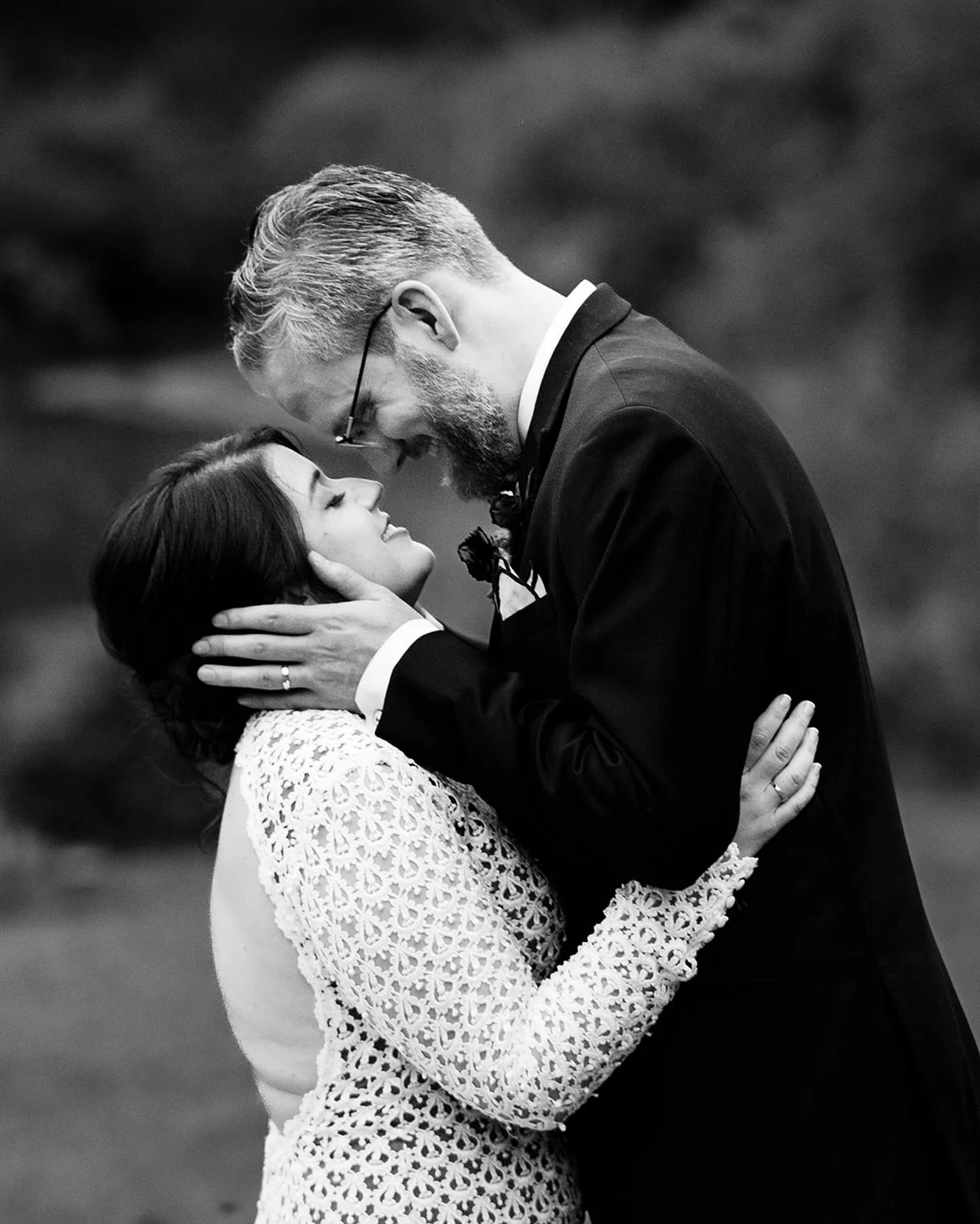 Weddings at Meadowlark Botanical Gardens are always a favorite.  The mix of open fields, quiet trails, and vibrant gardens makes it such a peaceful spot to celebrate.

These two brought so much warmth and laughter to the day. From getting ready with 