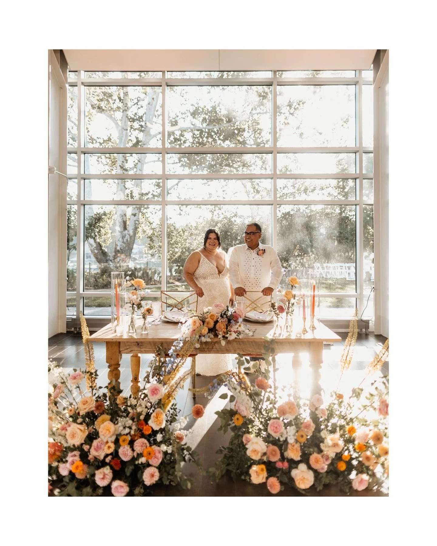 Warm weather is almost here (I can&rsquo;t wait!), and this wedding feels like spring!
⠀⠀⠀⠀⠀⠀⠀⠀⠀
Liz and Patric had the best party at the Riverview at Occoquan. Bright colors, gorgeous light, and the kind of sunshine that just makes everyone look inc
