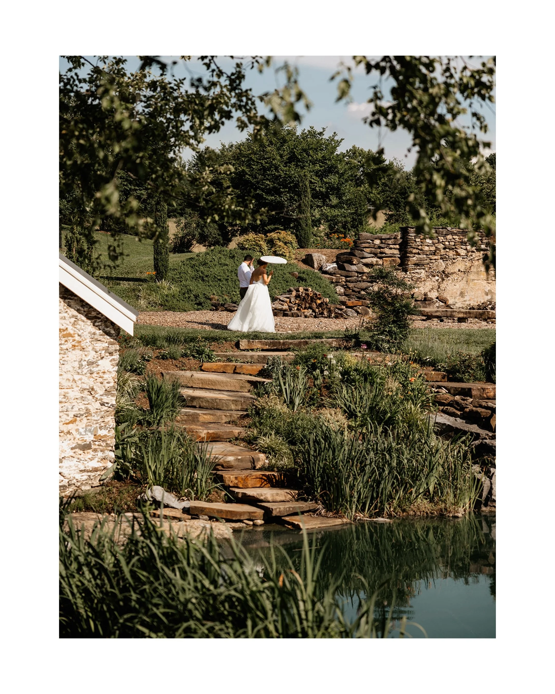 Heading out to Stepping Stone Farm this weekend to celebrate Kelly and Max, which made me this of this gorgeous wedding at Glen Ellen Farm!

Captured by Associate Lauren
Second photographer: @margarita_photography 
Edits by me

@sleepingbeedesigns 
@