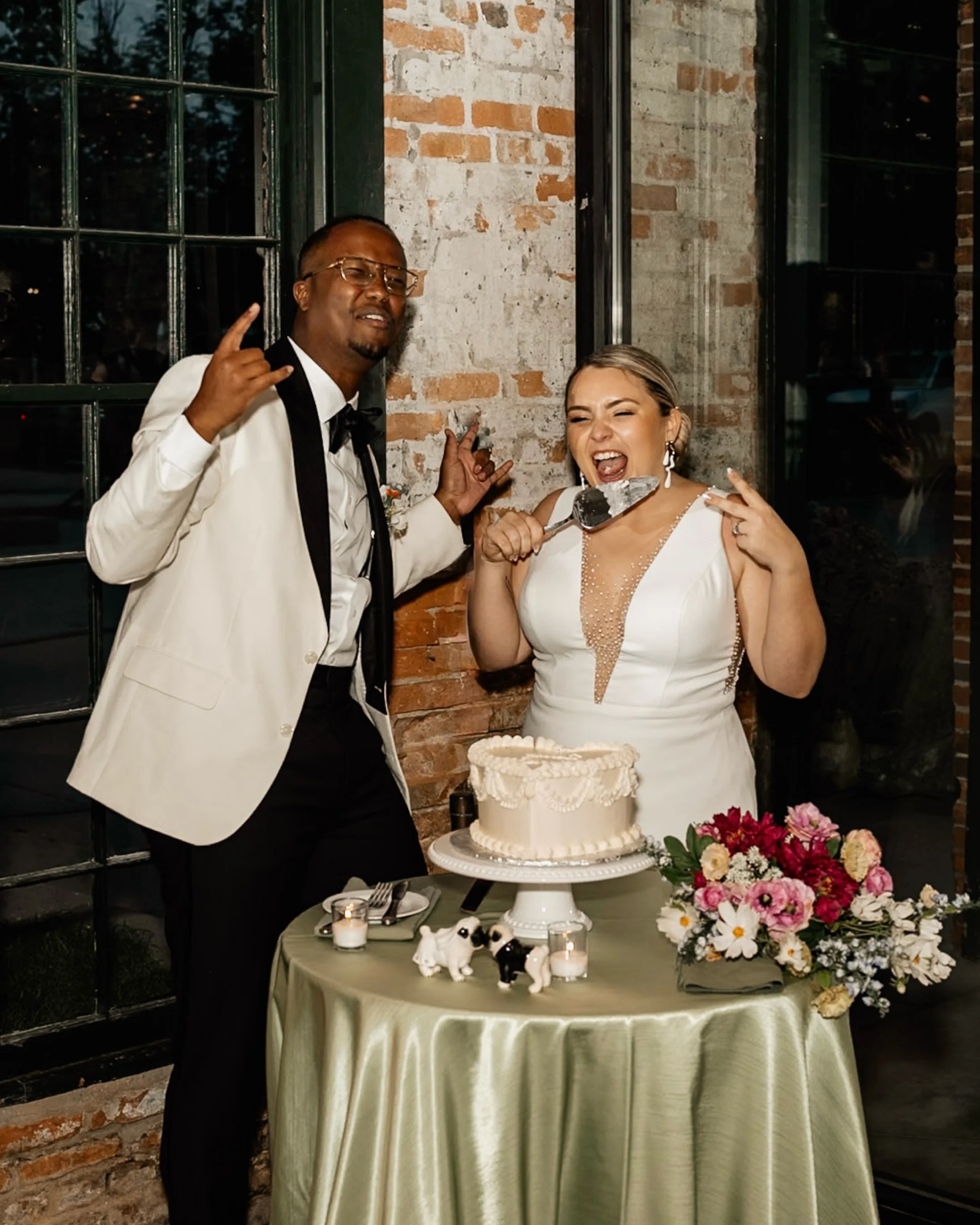 Happy Anniversary weekend to these two who know how to throw a party! 

It was going down at the Dye House!

Photos by Associate Lindsay
Edits by me

@mtwashingtonmilldyehouse 
@sbblooms 
@brushedbeautyllc_ 
@theblacktux 
@couturebridalmd 
@linwoodsr