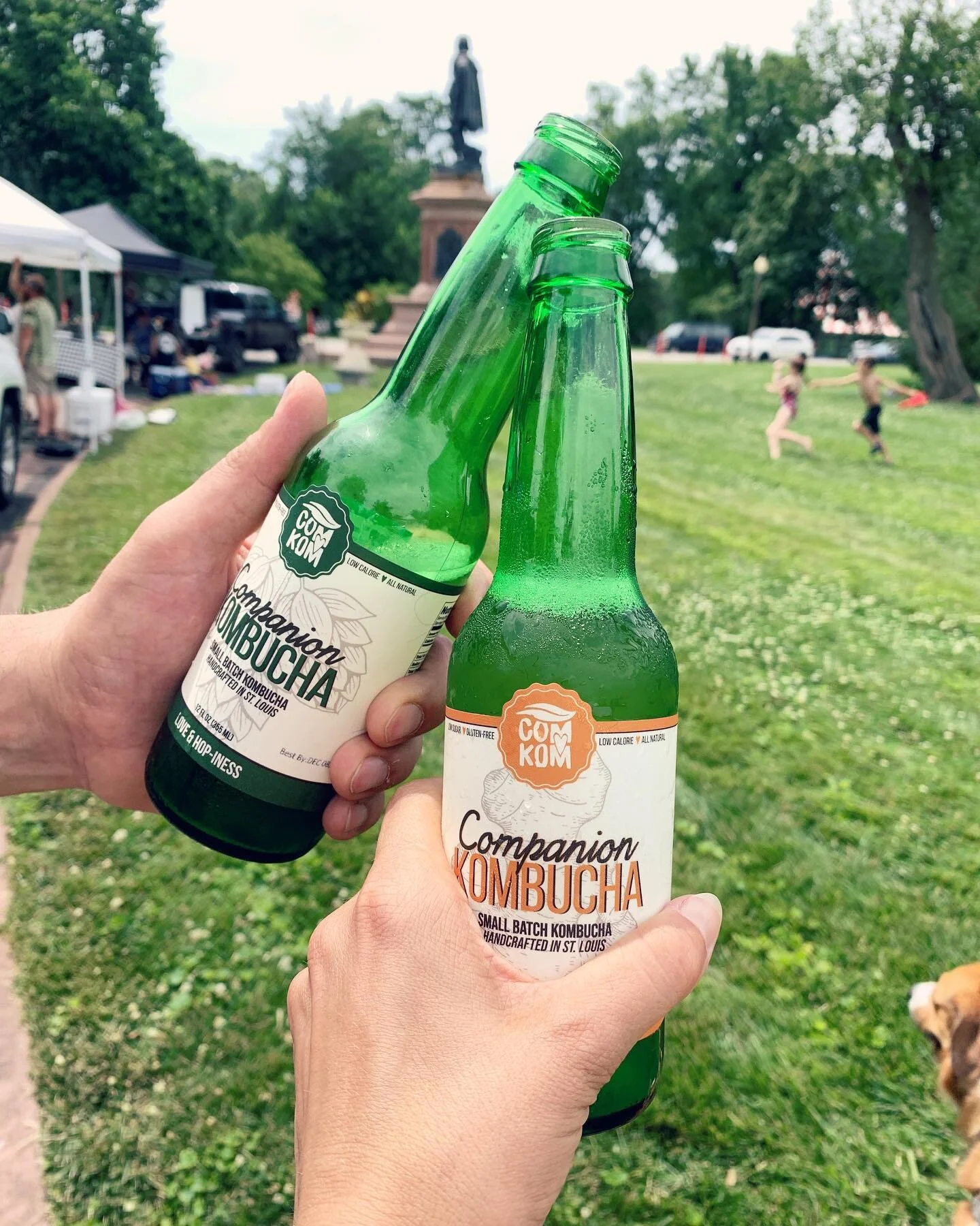 Another successful day at @tgfarmersmarket with Ivy living her best life. Not pictured, time in the sprinklers and the random fried chicken breast she ALMOST got away with&hellip; 🙄