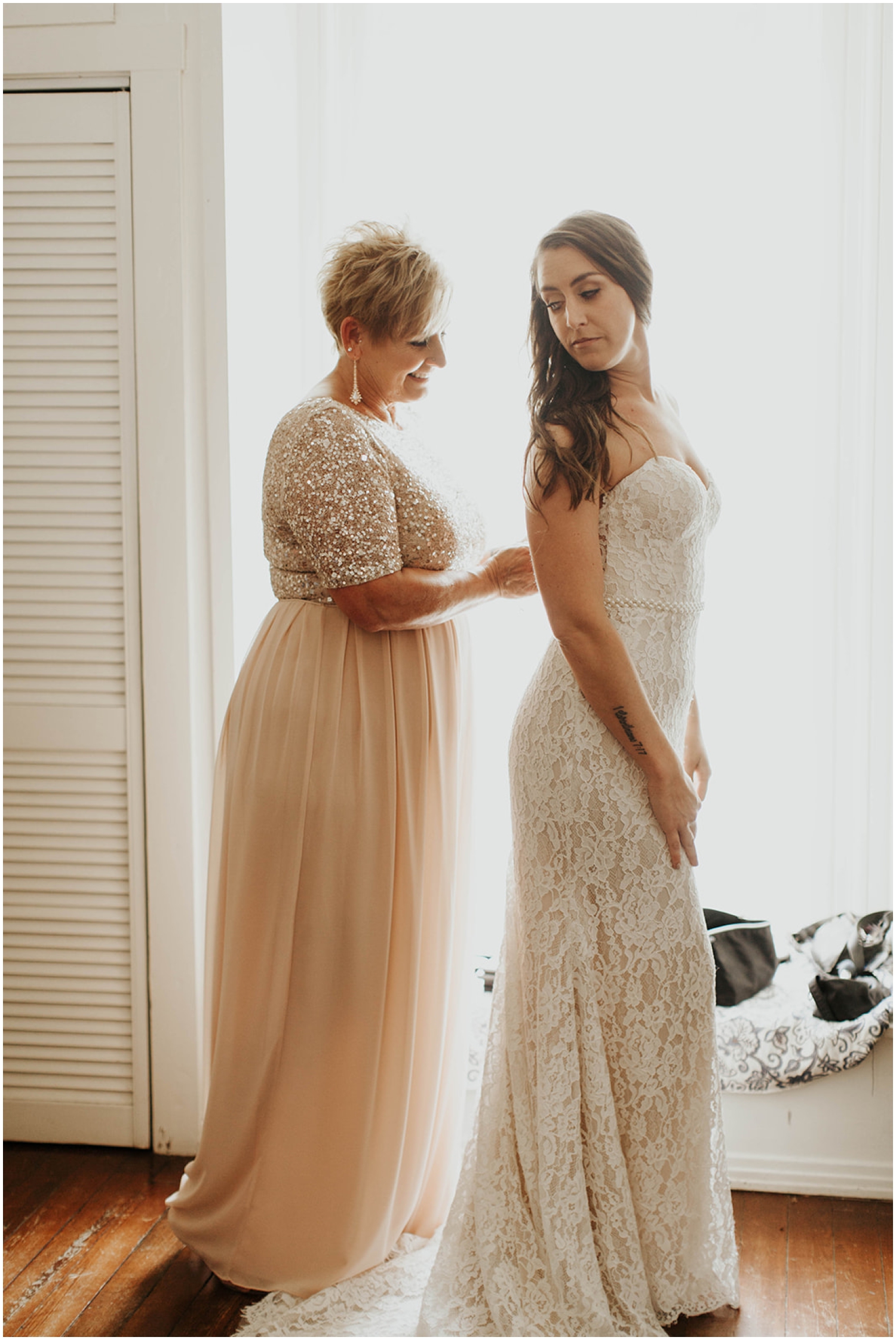  Bride getting ready for her Jacksonville wedding 