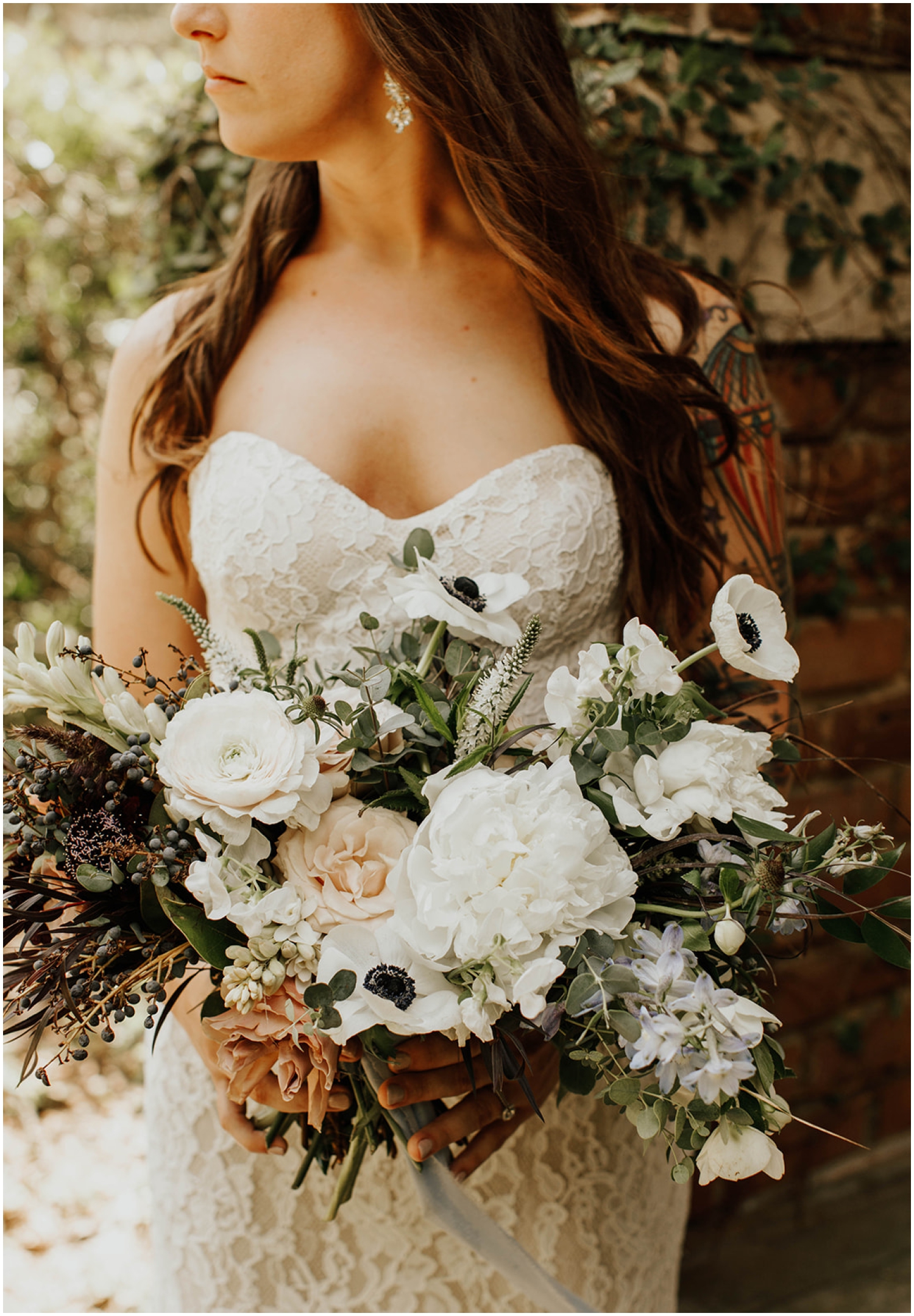  Bride holding her bridal bouquet 