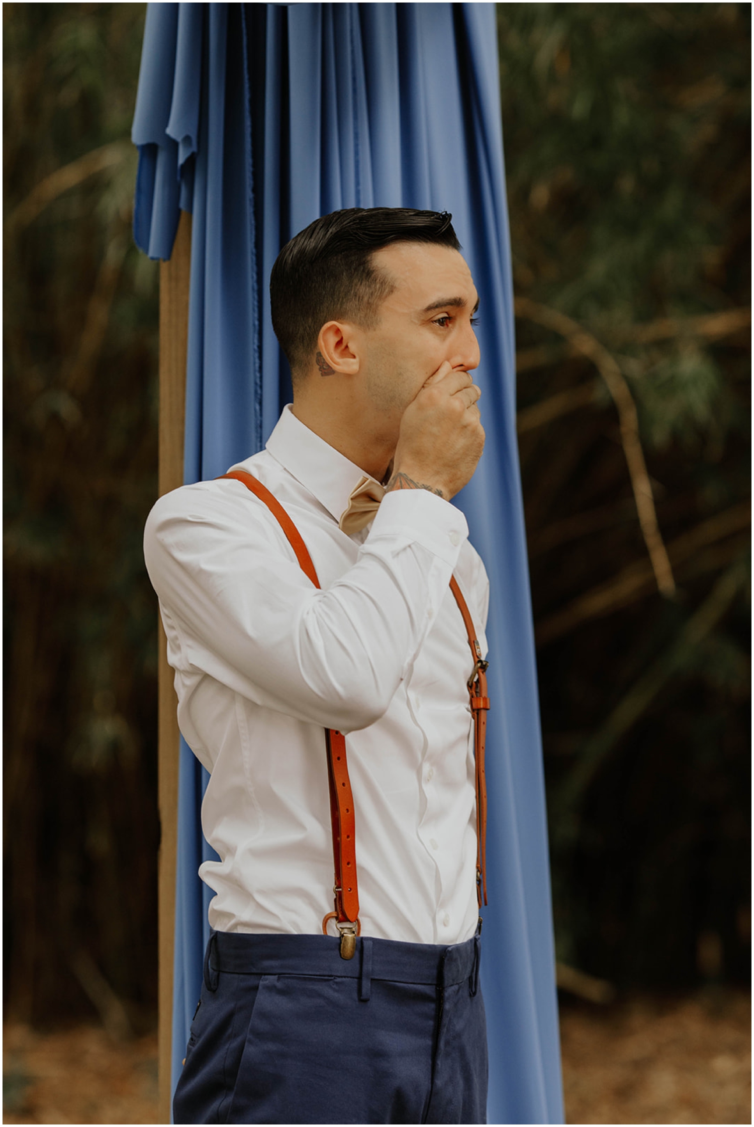  Groom excited to see his bride walking down the aisle 