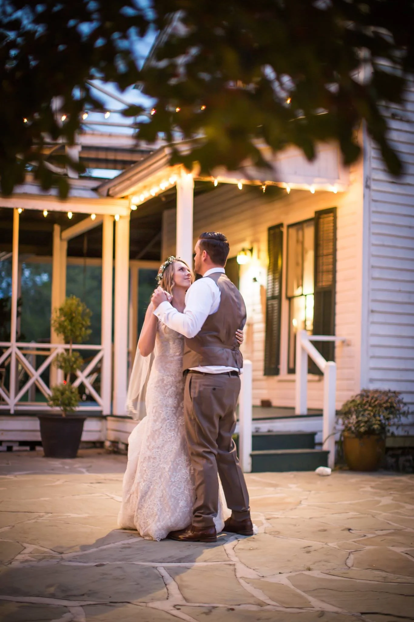  bride and groom’s first dance 