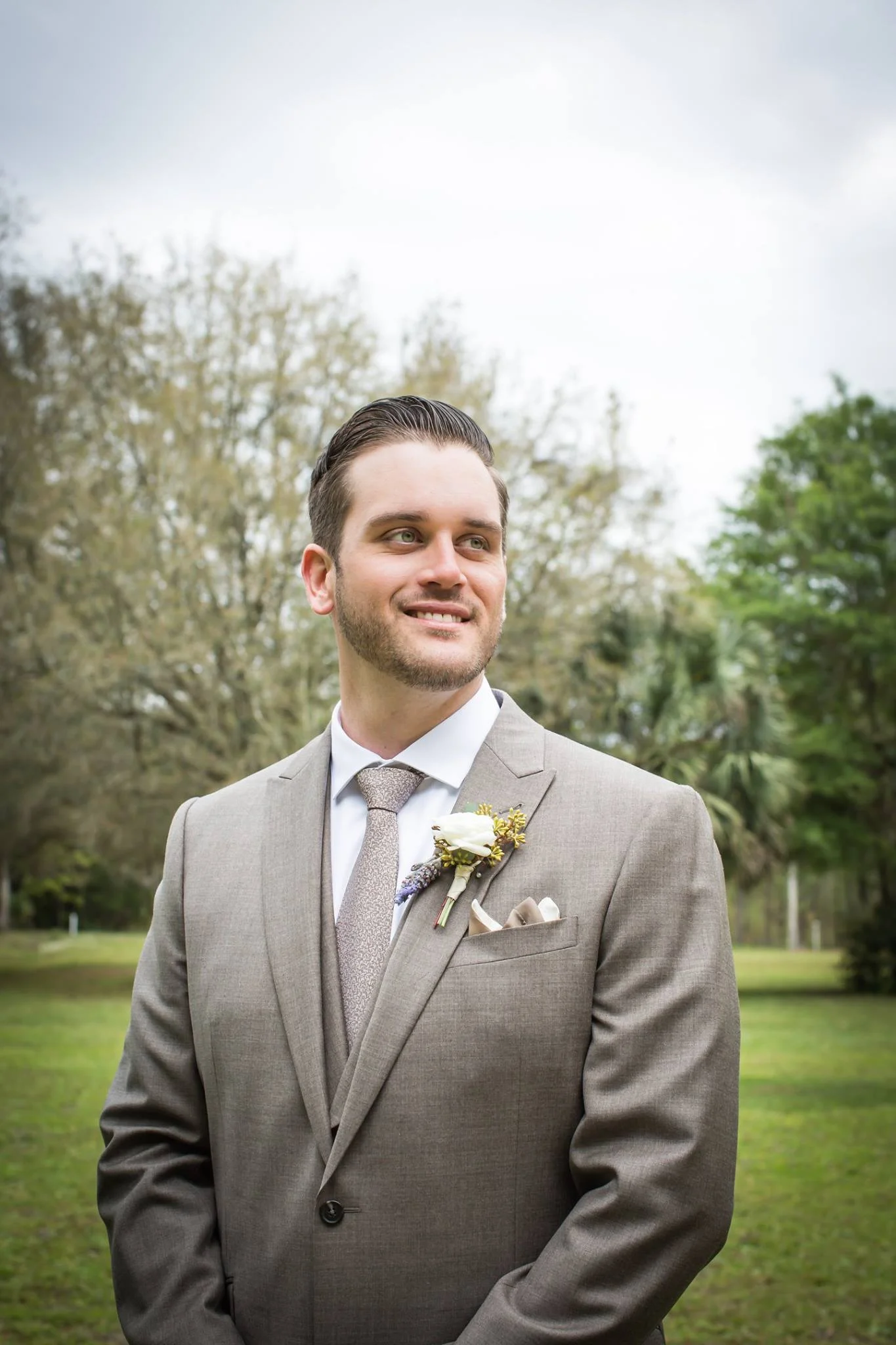  groom portrait at the glen venue 