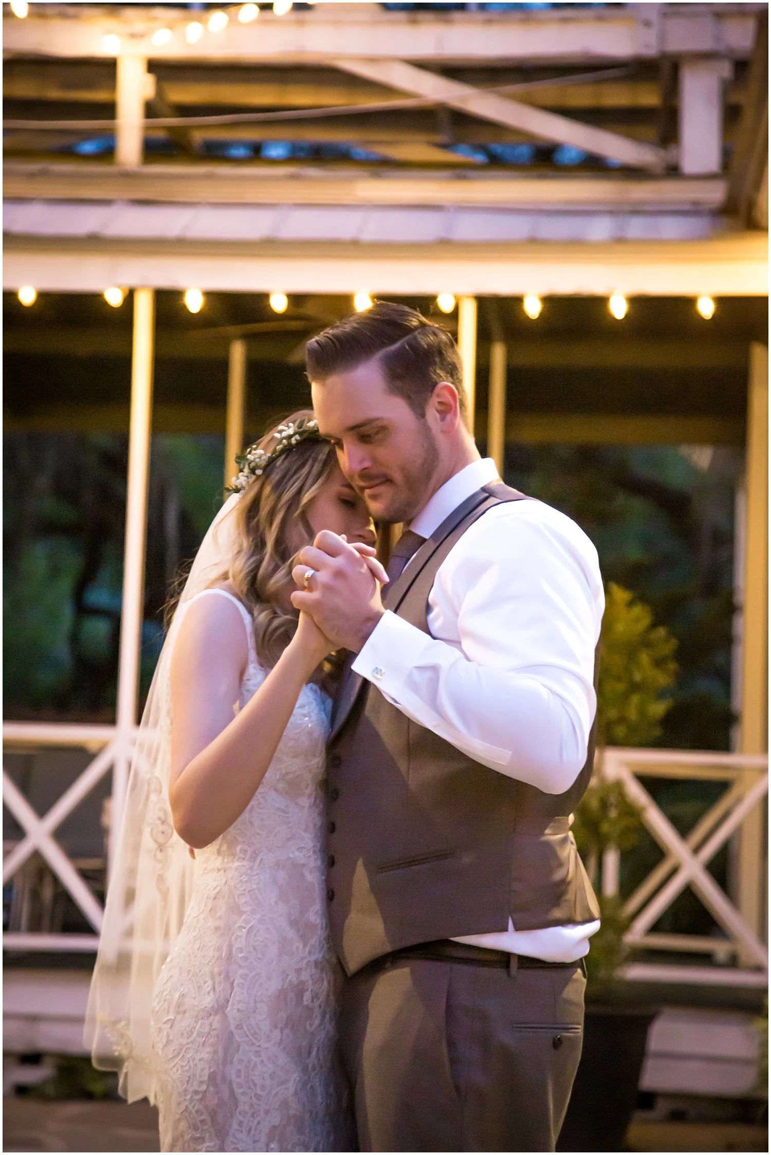  bride and groom first dance 