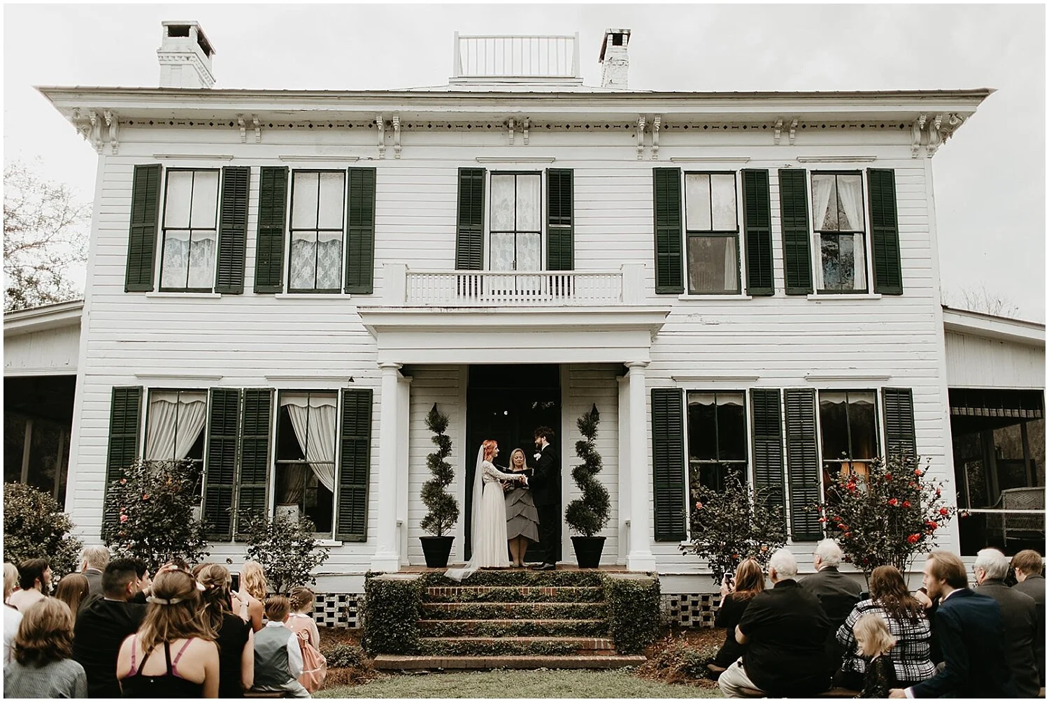  Outdoor rustic wedding ceremony 
