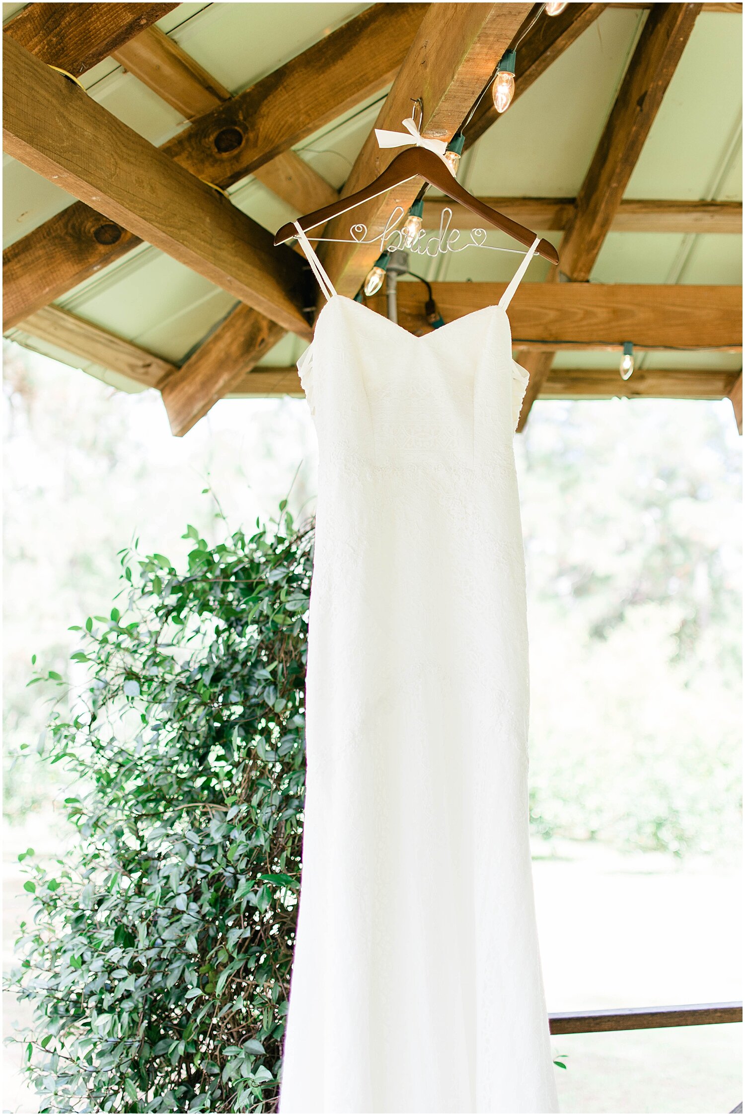  Bride’s wedding dress for renewal celebration 