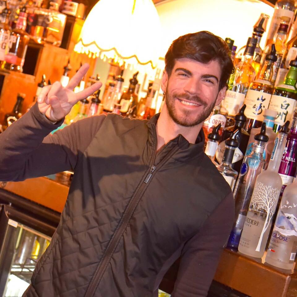 🌟 Have you met Eddy, our talented bar manager at The Avenue? 🍹 He's eagerly waiting to personally greet you and make sure your visit is nothing short of extraordinary. Whether you're in the mood for a classic cocktail or craving a unique creation, 