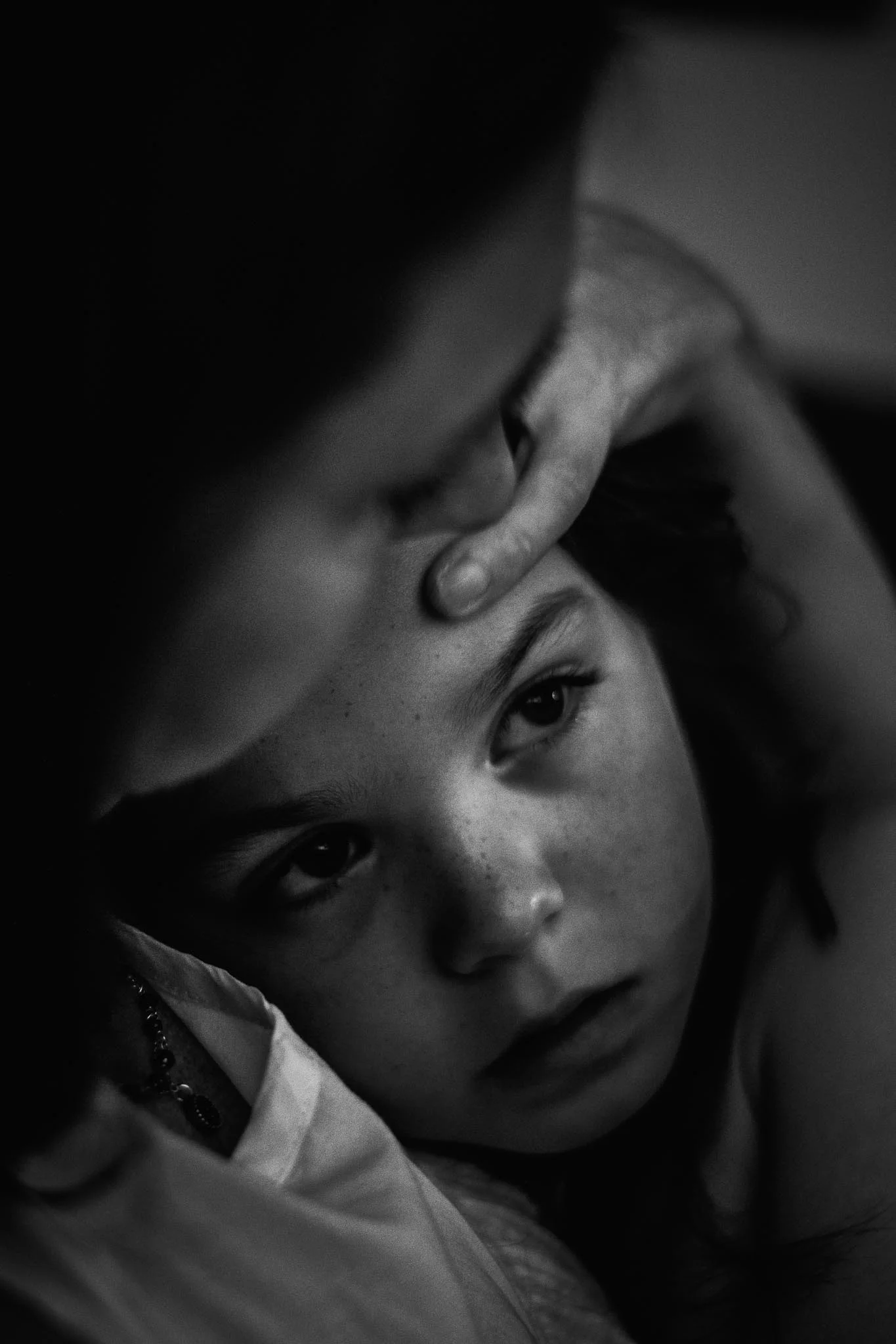 Mother-Daughter-Snuggles-Upper-East-Side-01.jpg