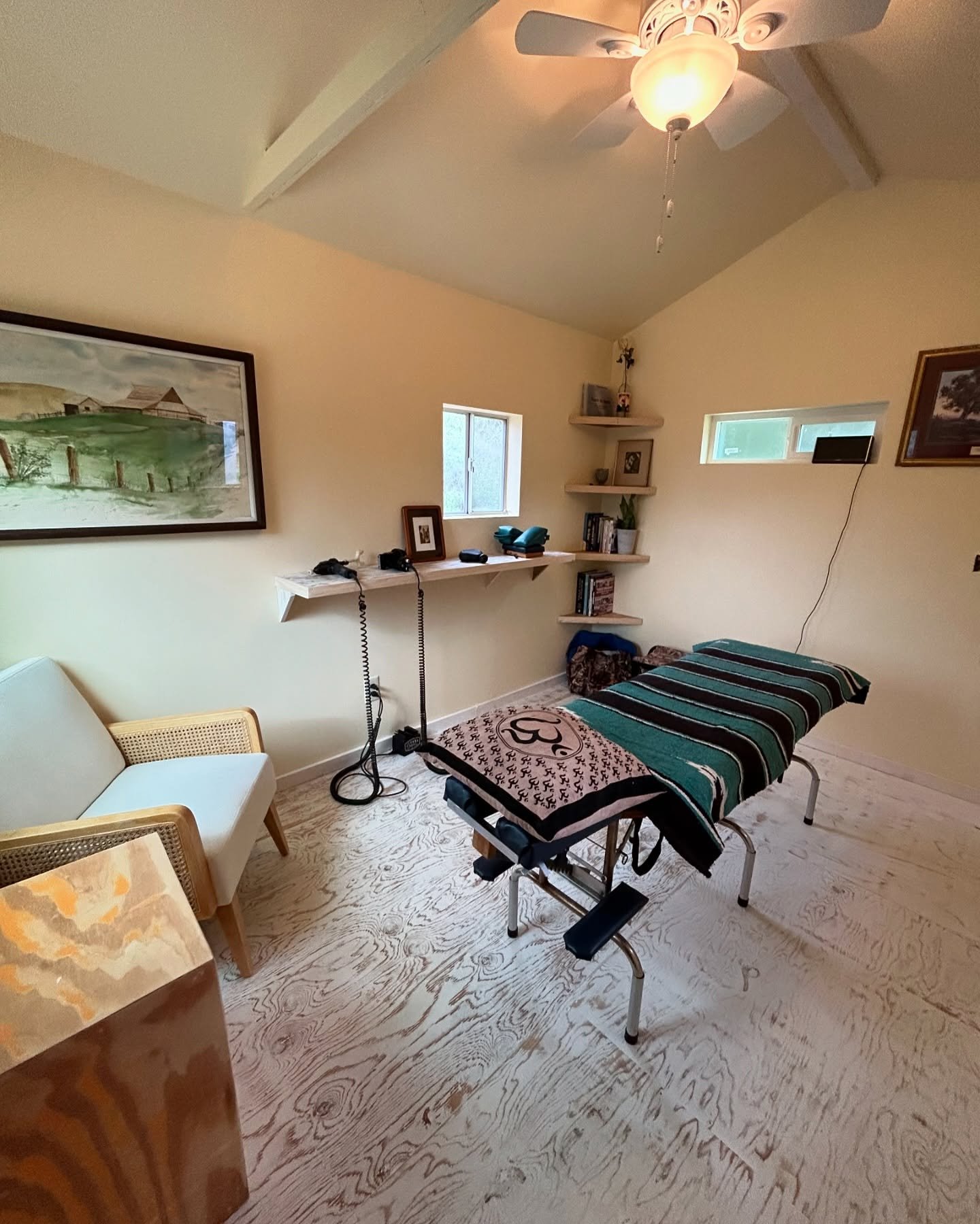 Popping up at @superhandschiro peaceful studio with gorgeous views tucked into Mulholland Hwy. Tuesday June 17th, Agoura, Ca

Dm to book