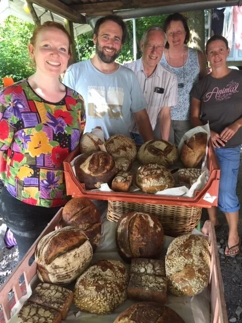 Fleur Hoyle with bread class attendees