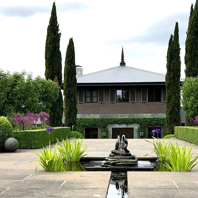 Stonefields, Paul Bangay&rsquo;s exquisite creation .... recently had the good fortune to visit here with Ross Garden Tours ... .
@paulbangay @rossgardentours @realgrahamross #lovewhatyoudo #gardendesign #beautiful #inspiration #formal #garden #garde