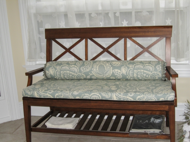 Foyer bench with upholstered seat and roll