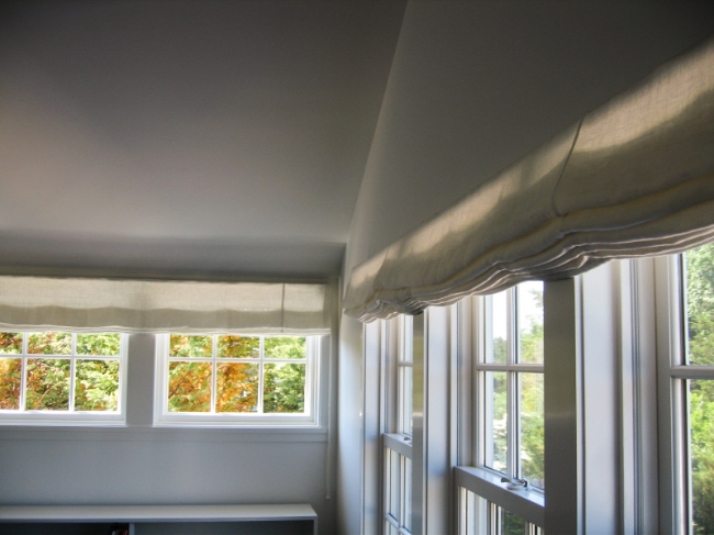 Linen roman shades.