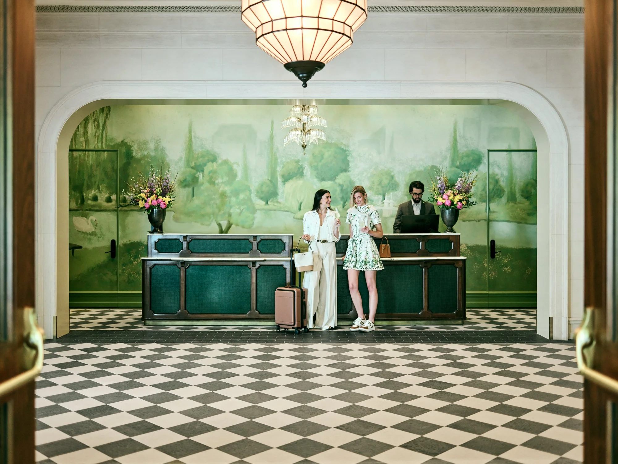 Four_Seasons_Boston_Girls_Trip_Lobby_1056_Churchill v2.jpg