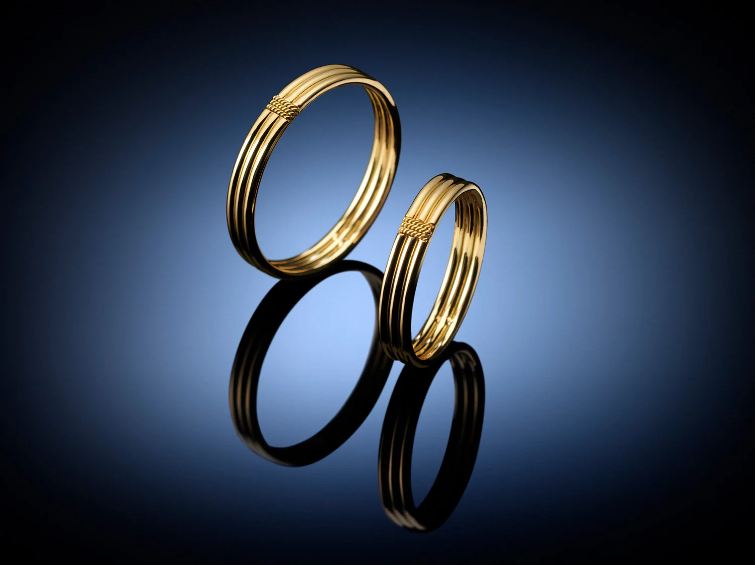 Soha Sardinia Large and Small Yellow Gold Rings Product Photography - Lux Studio