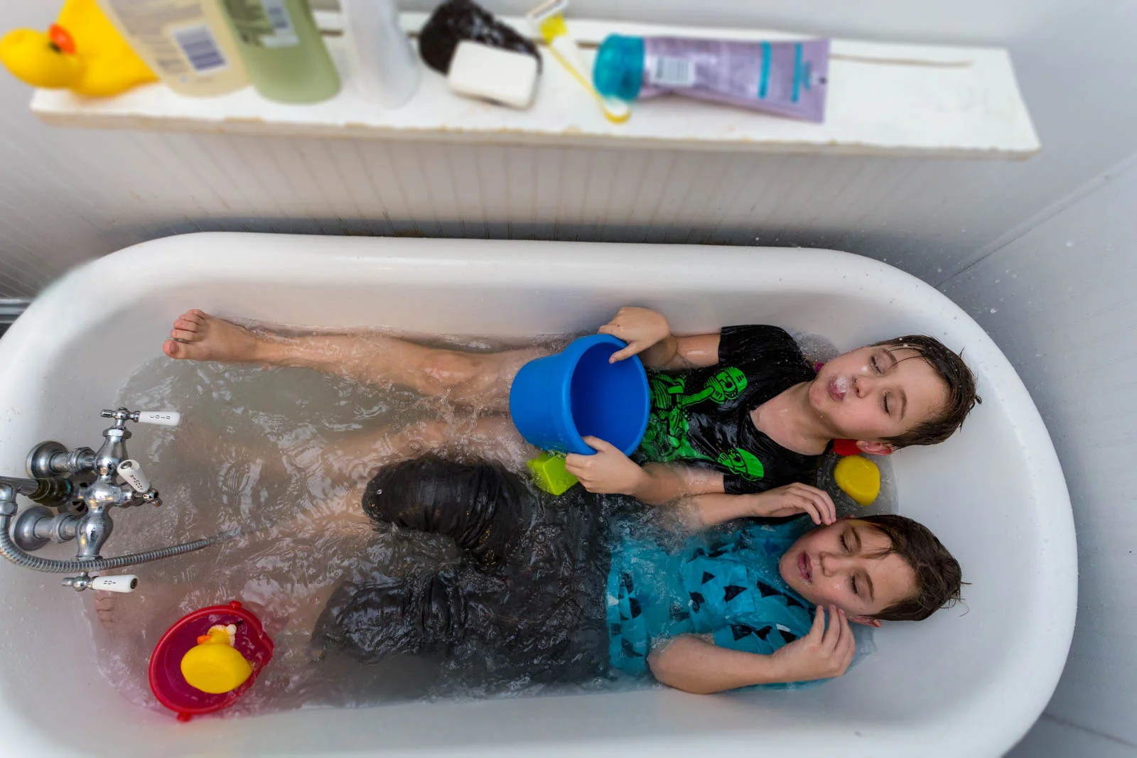 20161124TwinsInTub-116-Edit.jpg