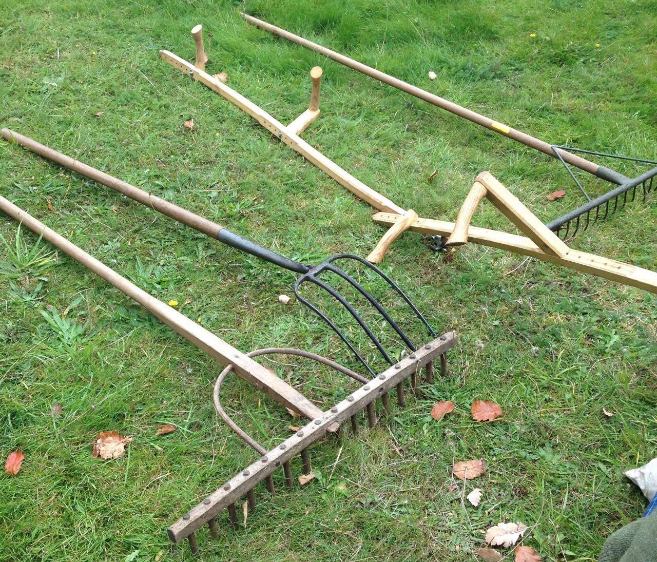 These scythes and tools belong to the City Council but now we have our own scythe and large rake. Scything is supposed to be bumblebee-friendly too (or better than using a brush cutter).