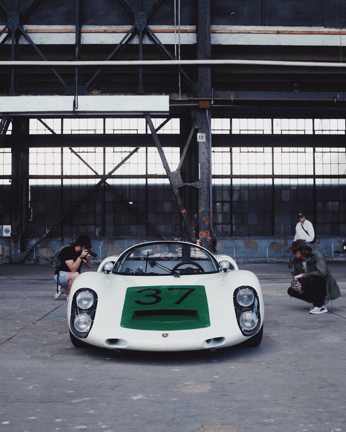 All eyes on No.37 @luftgekuhlt 

Car : 67&rsquo; Porsche 910
Owner: @dhagan3 

#porsche910 #luftgek&uuml;hlt #luft9 #luftarchives