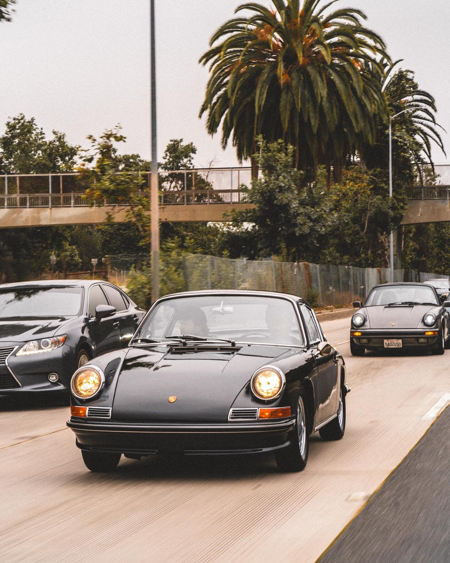 🌴 Carrera Arroyo 2023 
📷 @threefiftychick 

Regards to @threefiftychick for capturing this image while hanging out the passenger side of a vehicle. Complete dedication to her craft. 

#porsche912