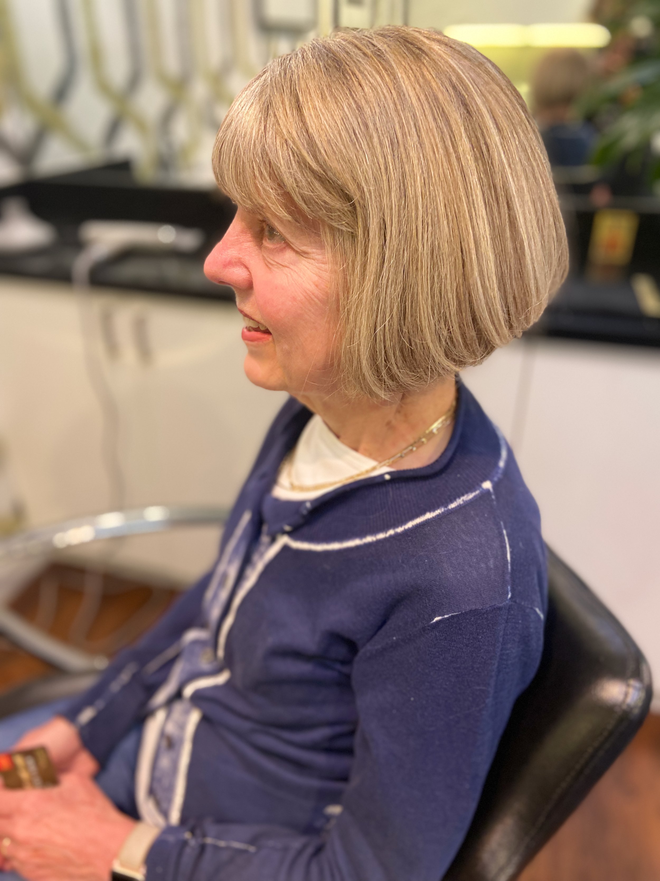 Flattering mid-length hairstyles for women over 40