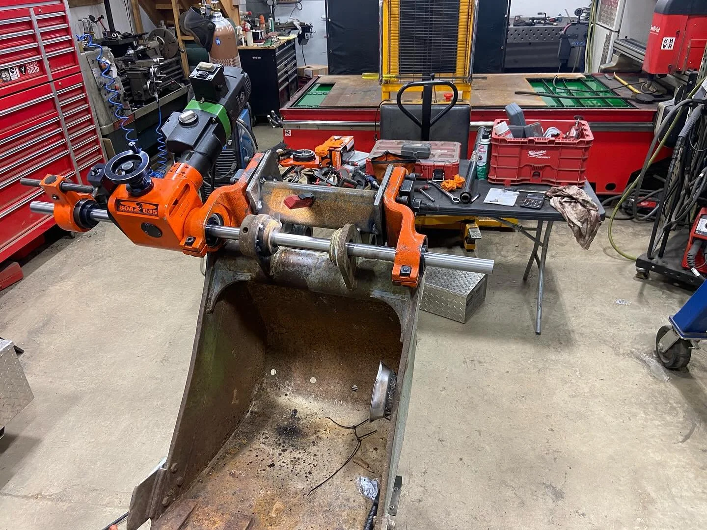 Unfortunately, no Fabtech for me this year, I got too much going on. Resizing bores on a small bucket this morning. #lineboring #weldingrepairservices #weldingrepair #machining #welder #welding #shopwork #heavyequipment #heavyequipmentrepair