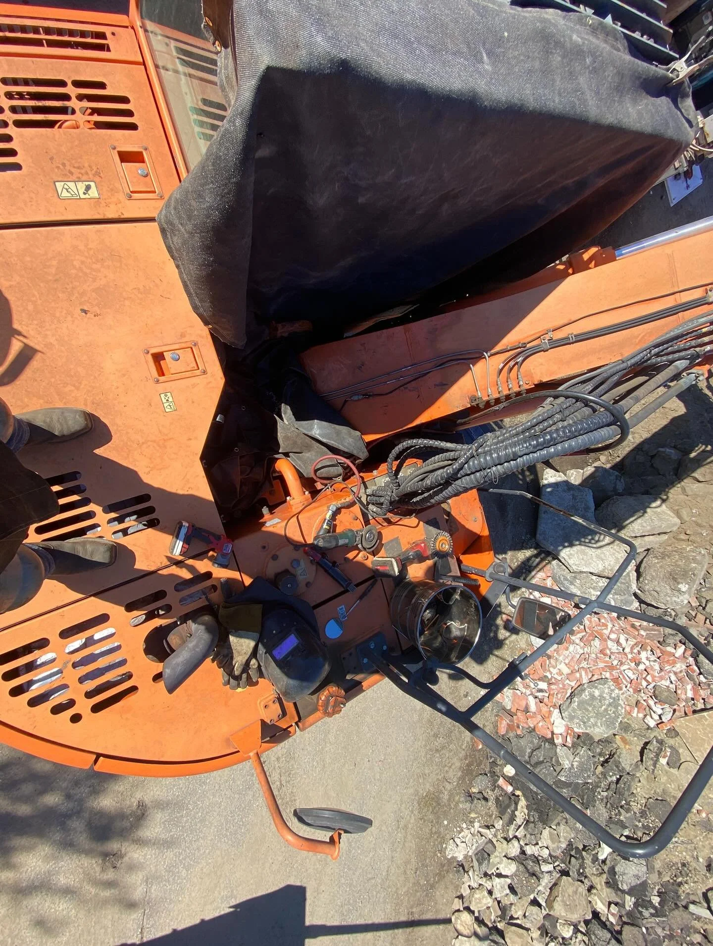 Tight squeeze. Excavator boom repair from last week. #weldingrepair #welder #welding #weldingrepairservices #fieldwork #mobilewelder #heavyequipmentrepair #millerwelders #dualshield