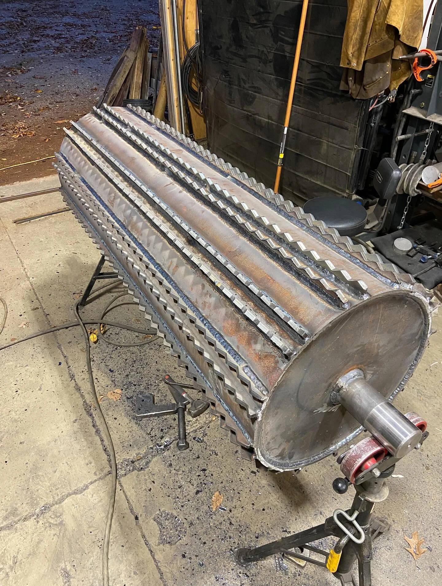 Feed roller drum for a forestry mulcher just about complete … 224 feet of weld later the AR450 grab bars are on. Not bad for an afternoon. #weldingrepair #customfabrication #welder #welding #shopwork #heavyequipment #heavyequipmentrepair #mil