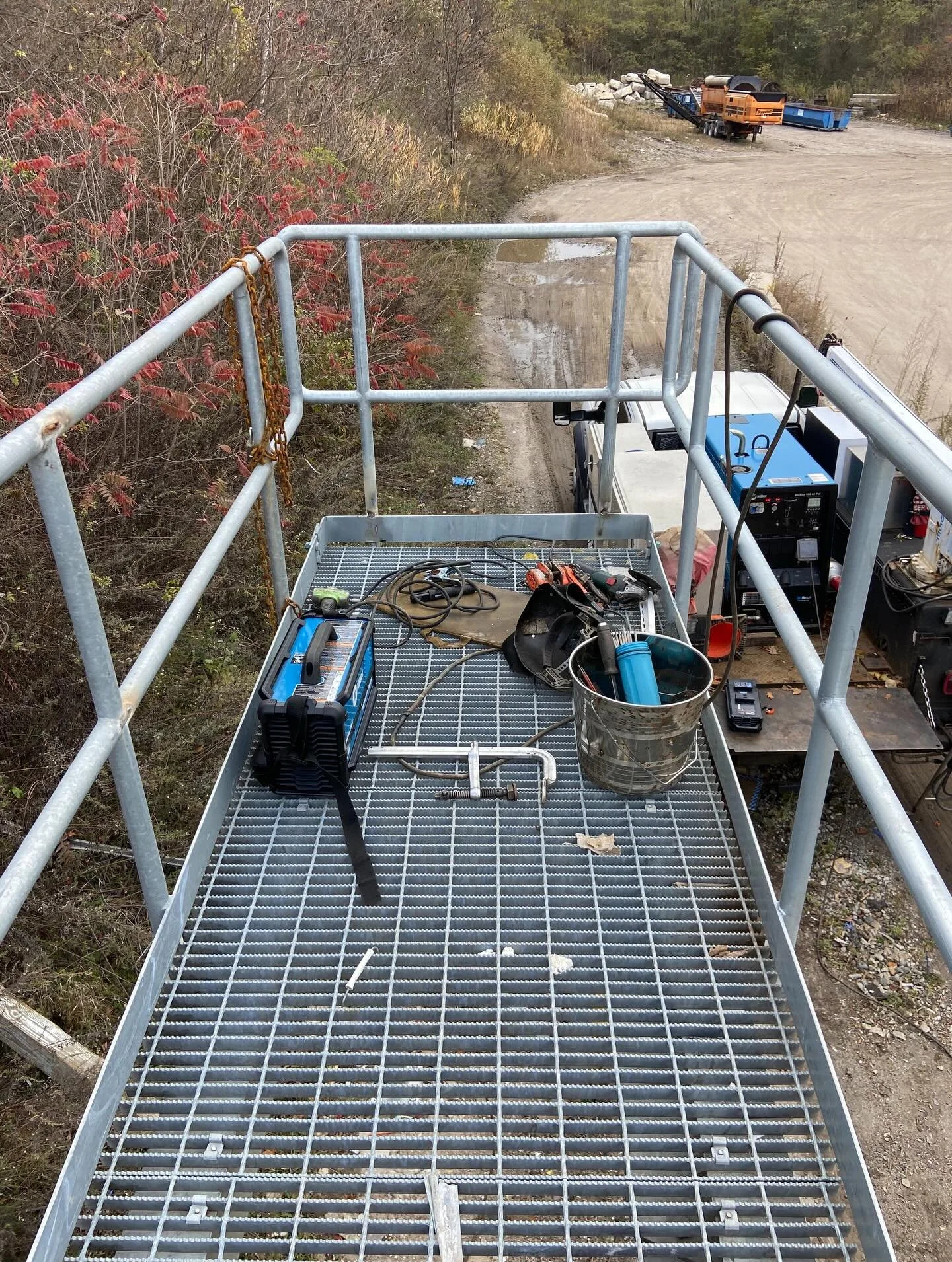 The Miller battery powered Venture earning it&rsquo;s keep multiple times a week. Saving time in setup as well as reaching hard to reach areas onsite. #mobilewelder #fieldwork #structuralsteel @millerwelders