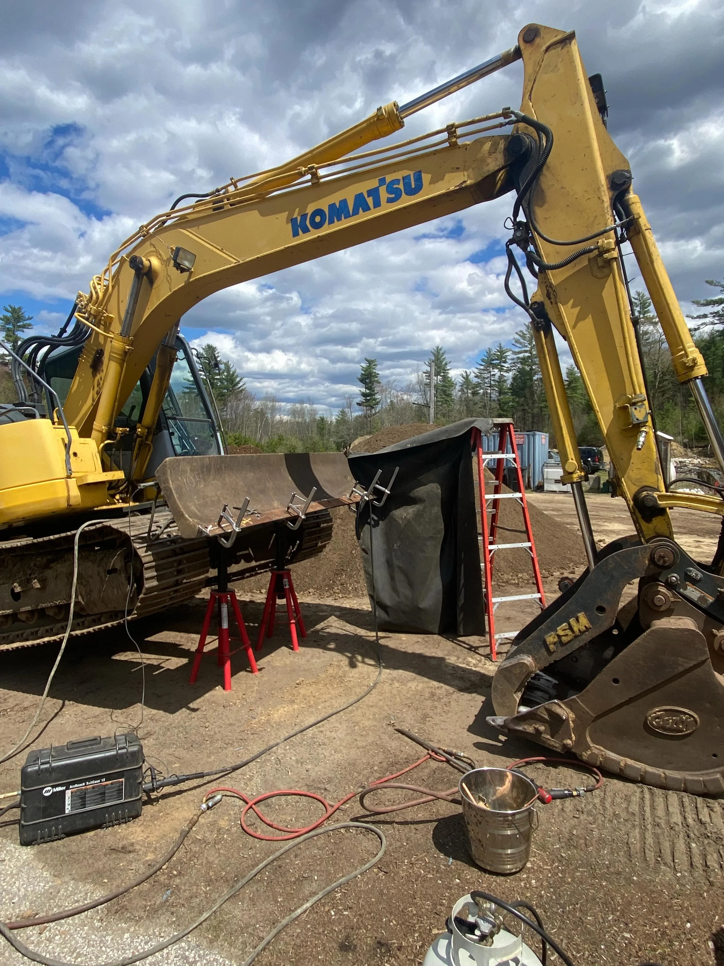 New cutting edge on this excavator blade. #weldingrepairservices #welder #fieldwork #heavyequipmentrepair