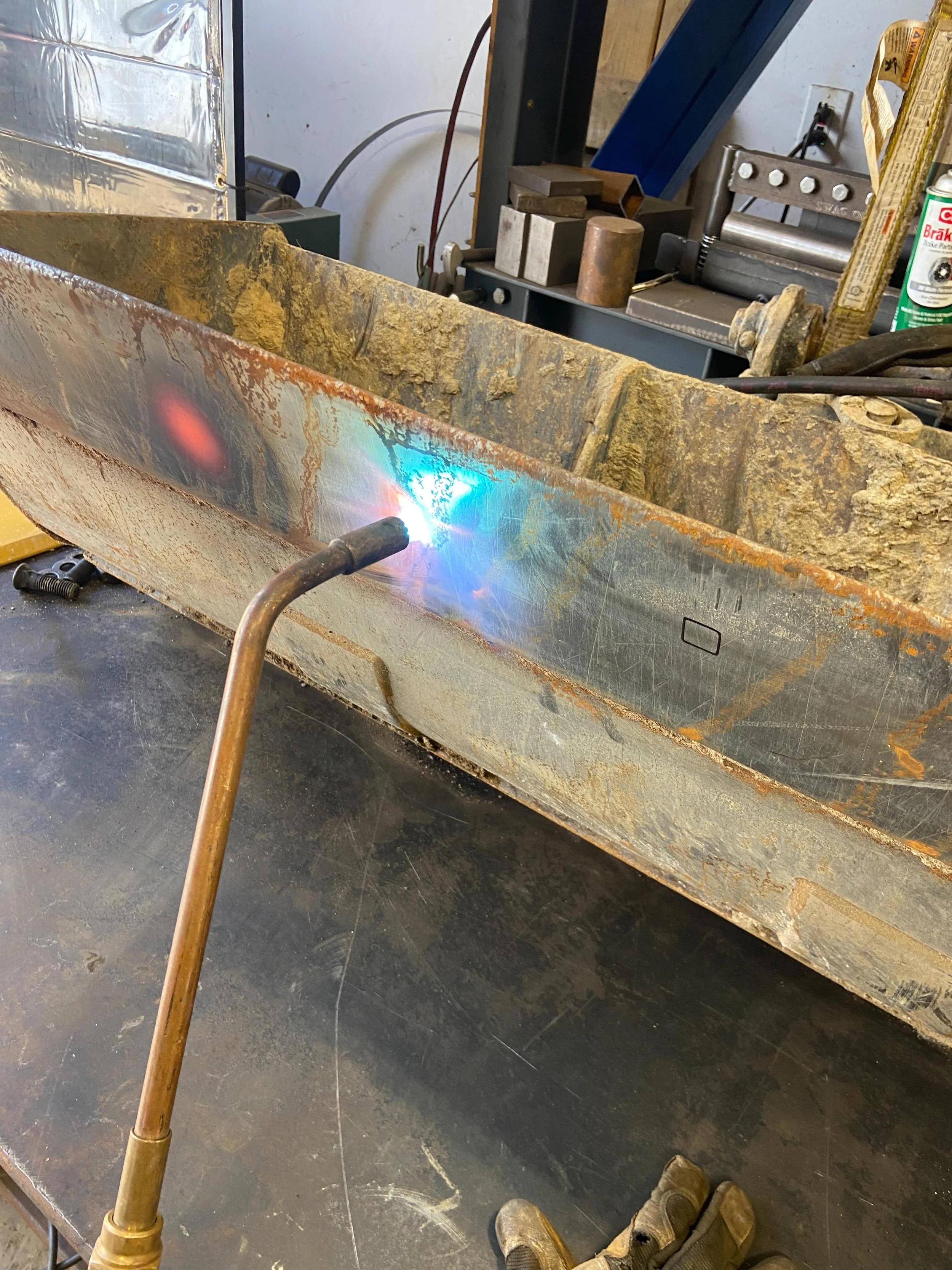 Annealing the spots wear I need to drill in this AR plate to install a new cutting edge on this clean up bucket.#metalfabricator #welder #shopwork #heavyequipment #welding