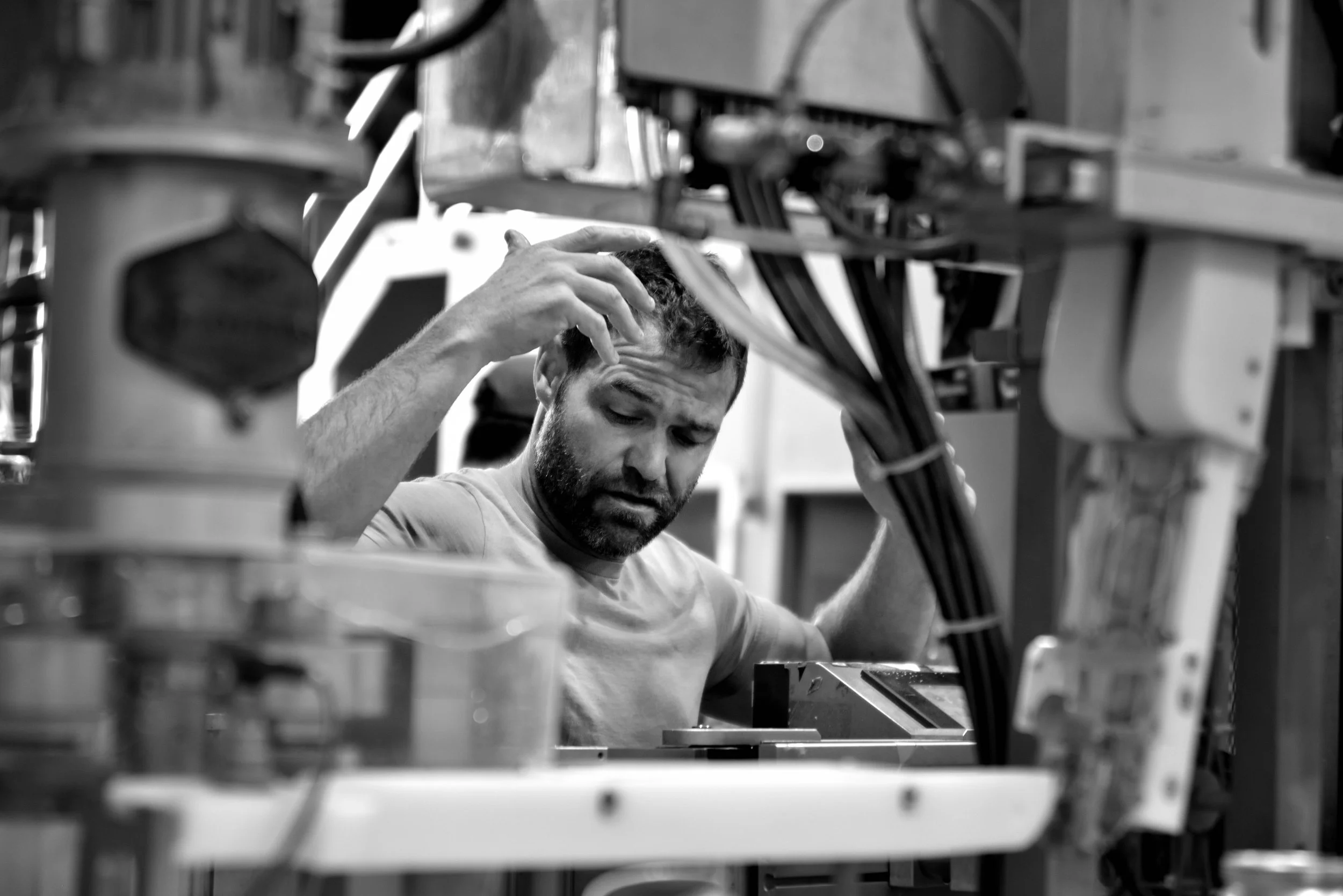019.KEVIN STRUGGLES TO CLEAR A JAM IN THE CANNING LINE.jpg