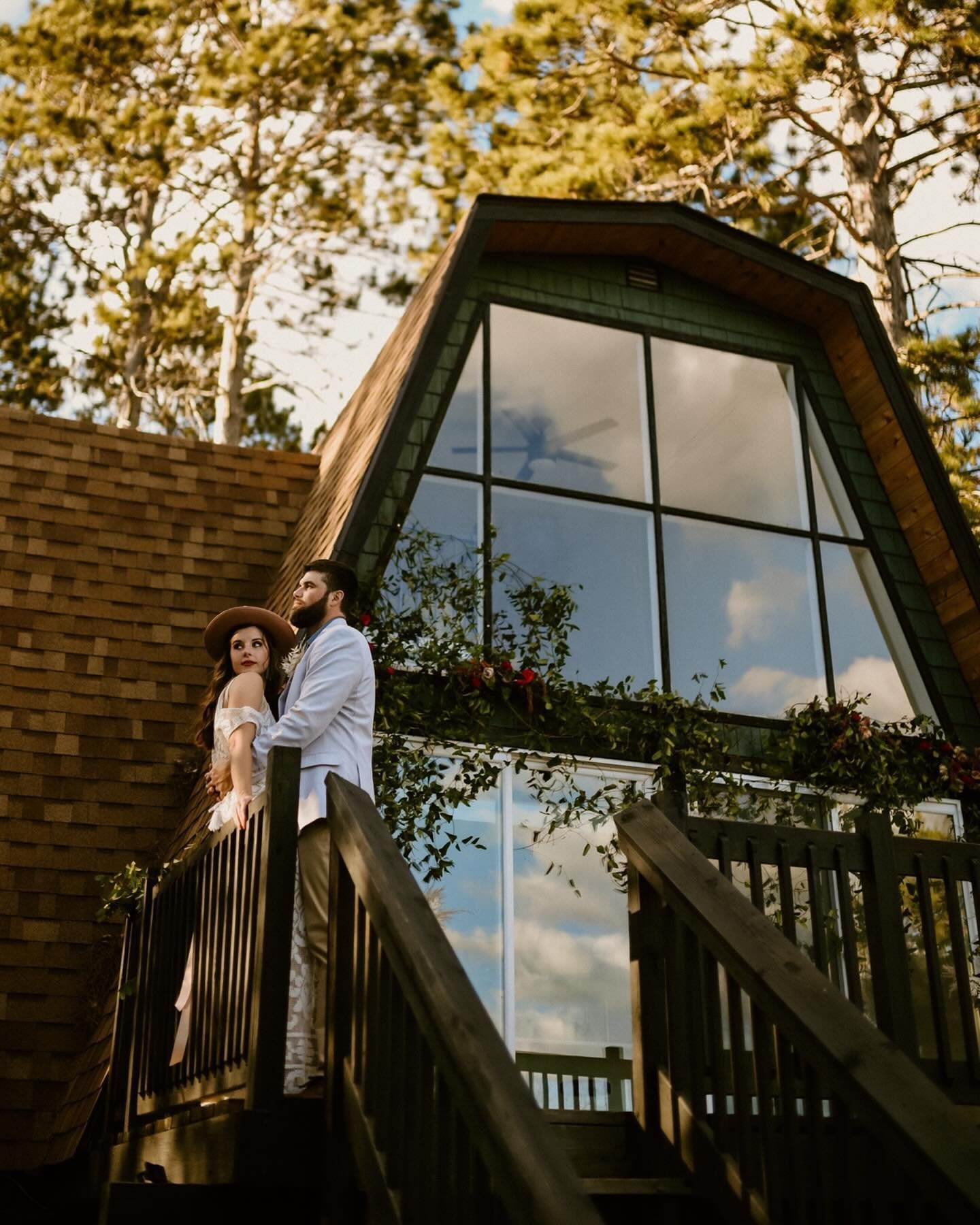 Eloping at an @airbnb might not be for everyone&hellip; but for those who want a small and personal event I am in love with this idea for them🫶🏼 #mnbrides #aberdeenphotographer #southdakotaweddingphotographer #outdoorwedding #LovelyBestDressed #Bri