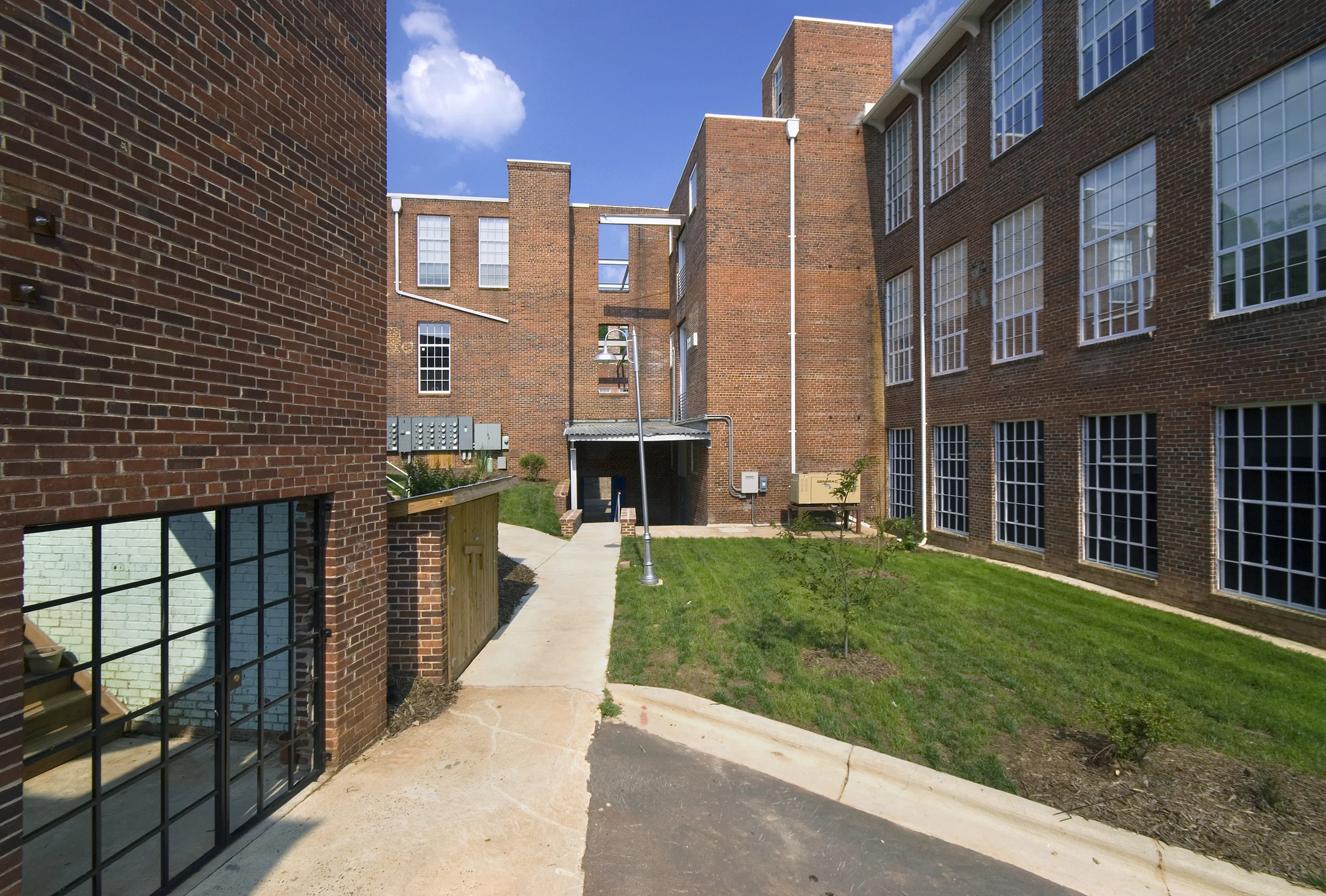 Rivermill Apts exteriors 06 044.jpg