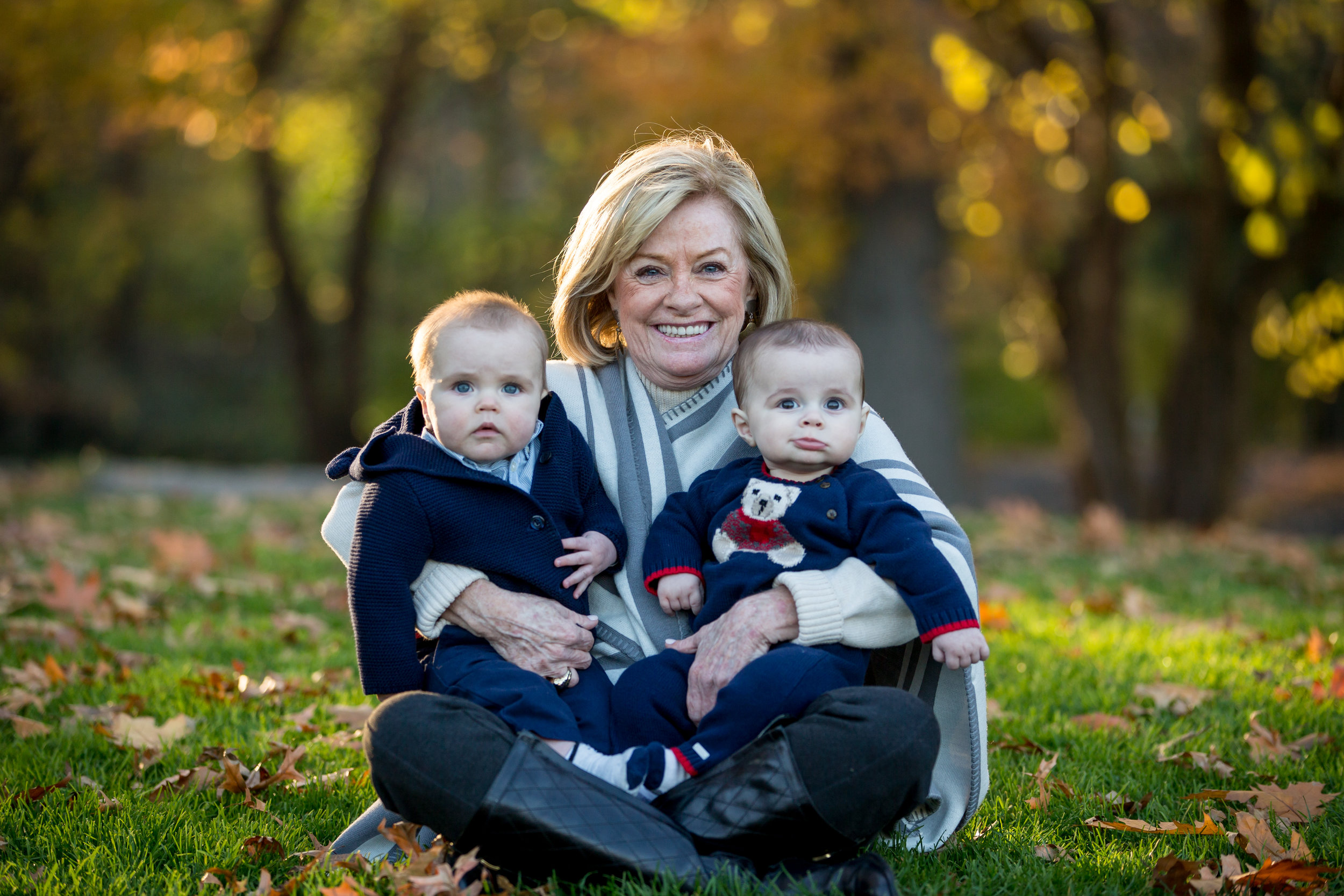 mom sons park family portrait photography 0003