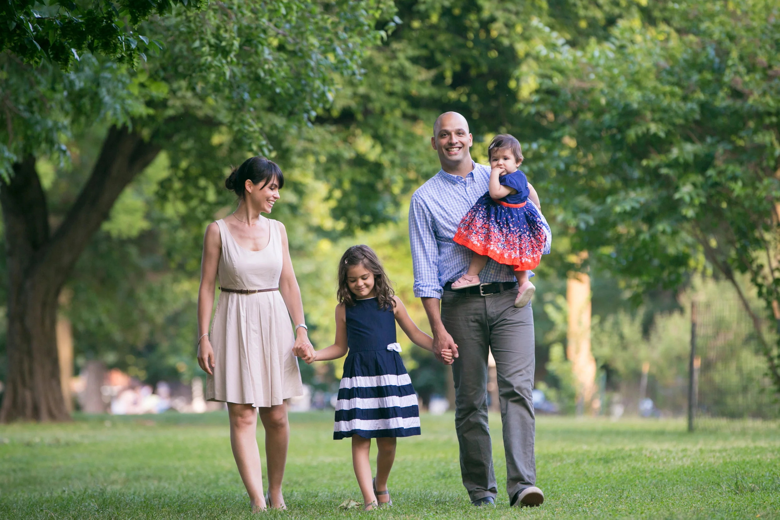 family portrait park parents daughters photography 0002