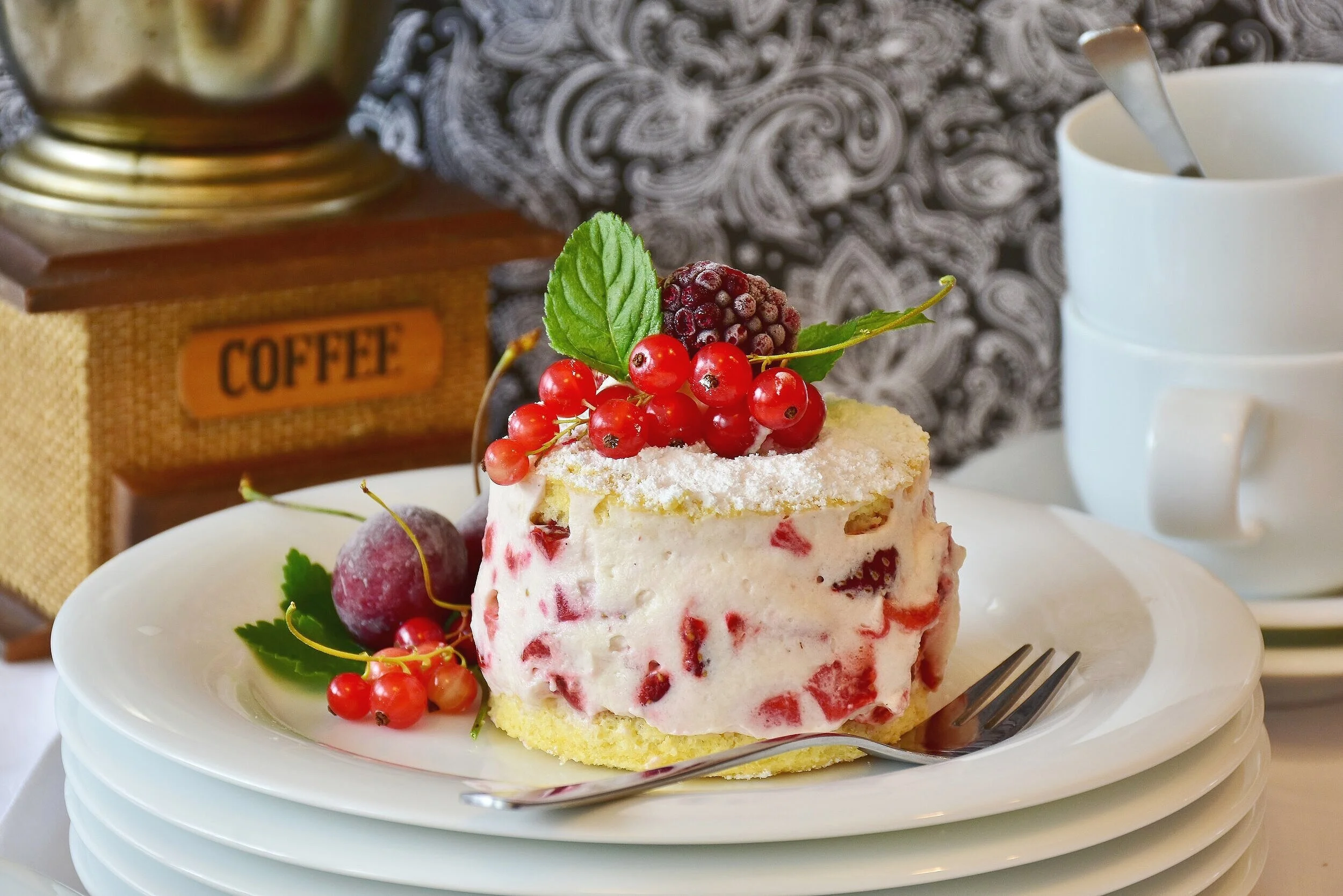 bake-berry-bisquit-breakfast-533322.jpg