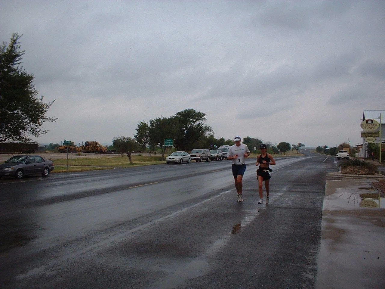 2005 M2M Finish Paul and Lucy.JPG