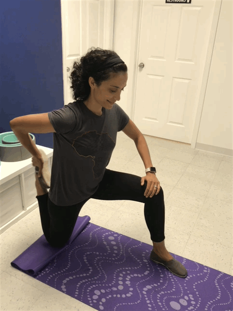 kneel on a yoga mat with part of it rolled up. bring one leg forward and grab your foot on the other side; bring it toward your glutes. make sure to keep your back straight and hips forward. hold 30s, relax and repeat 3 times.&nbsp;